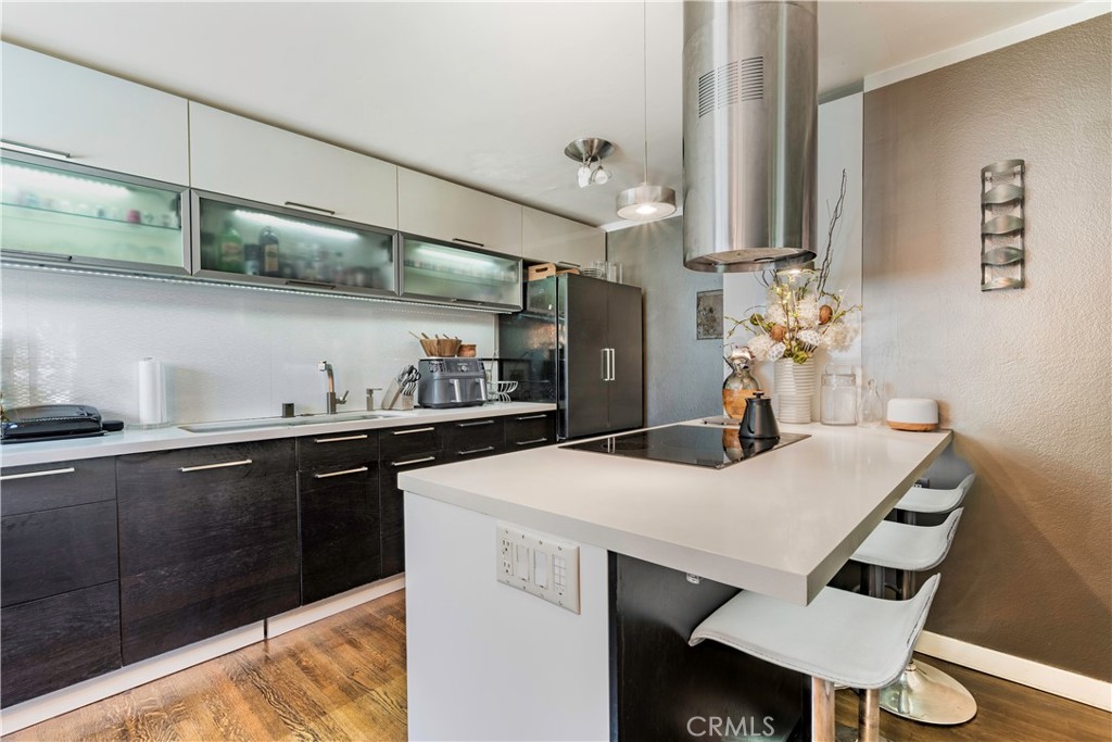 Long Beach, California, 90814, United States, 2 Bedrooms Bedrooms, ,2 BathroomsBathrooms,Residential,For Sale,1919883