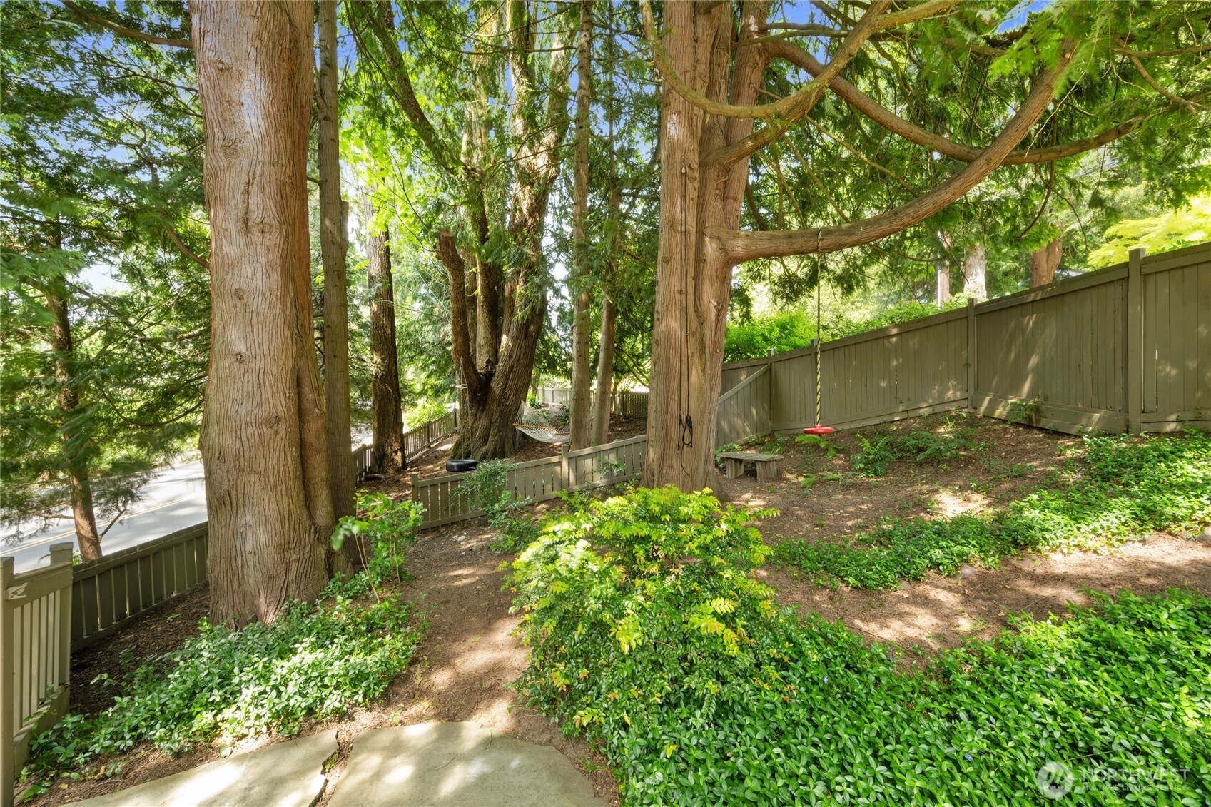 Kirkland, Washington, 98033, United States, 4 Bedrooms Bedrooms, ,2 BathroomsBathrooms,Residential,For Sale,1804621