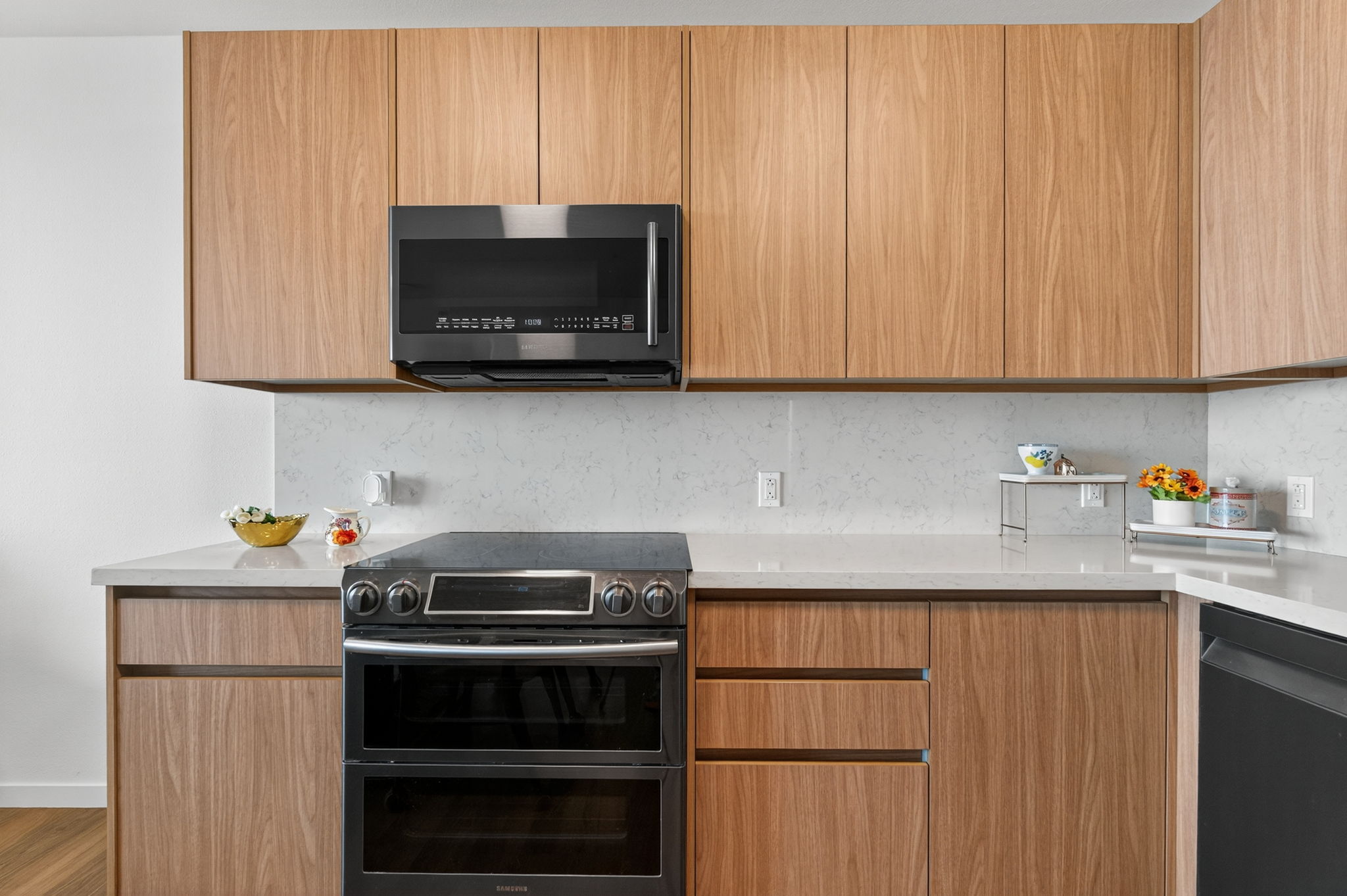 Honolulu, Hawaii, 96814, United States, 2 Bedrooms Bedrooms, ,2 BathroomsBathrooms,Residential,For Sale,1990475