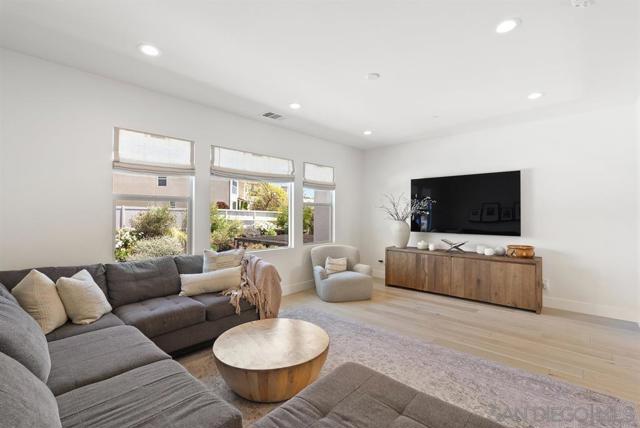 Escondido, California, 92029, United States, 5 Bedrooms Bedrooms, ,5 BathroomsBathrooms,Residential,For Sale,2029971