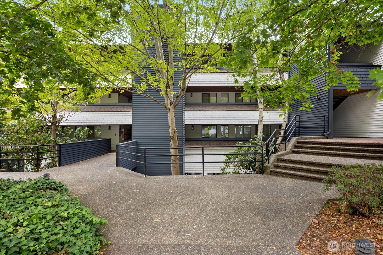 Mercer Island, Washington, 98040, United States, 2 Bedrooms Bedrooms, ,1 BathroomBathrooms,Residential,For Sale,1948638