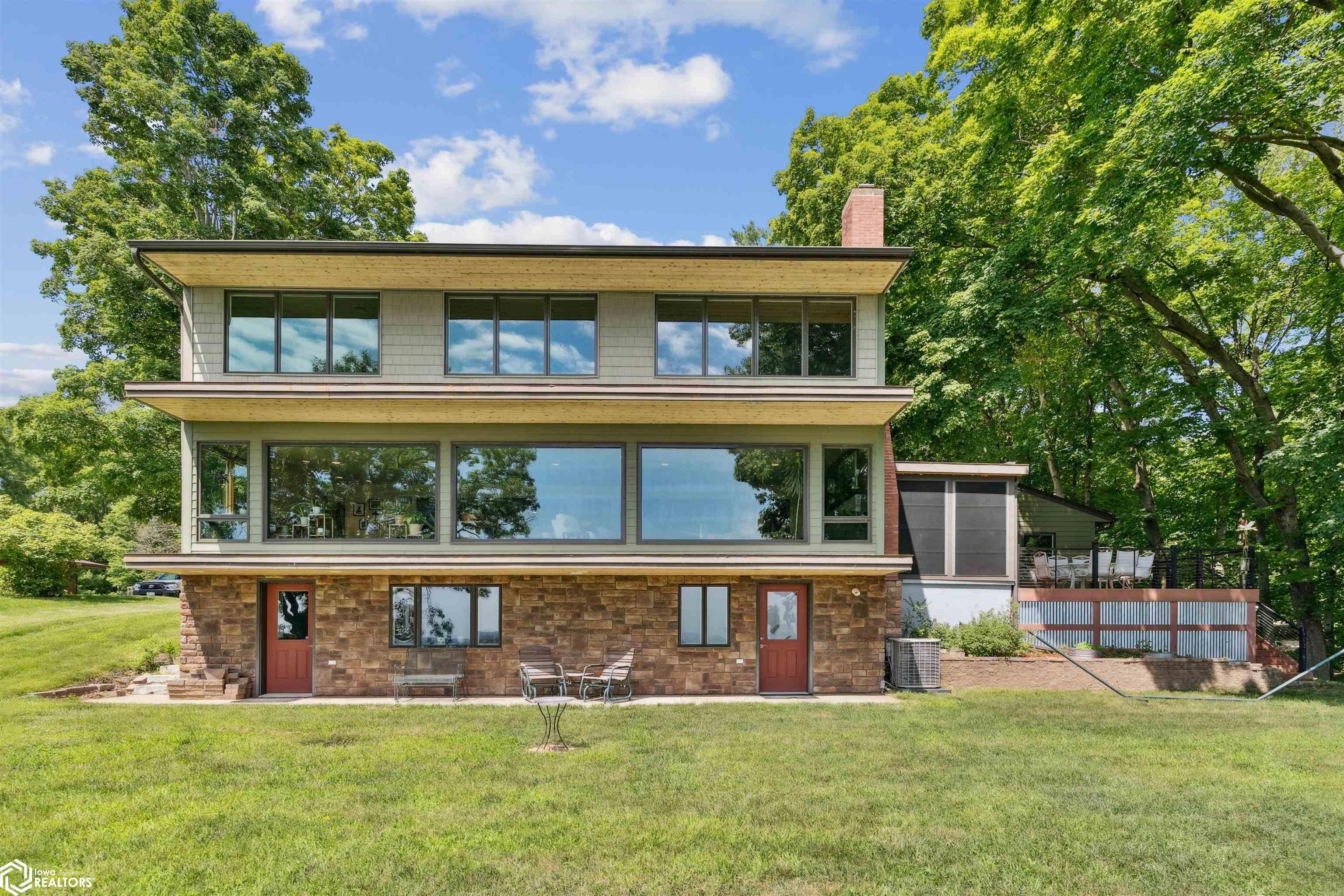 Burlington, Iowa, 52601, United States, 3 Bedrooms Bedrooms, ,3 BathroomsBathrooms,Residential,For Sale,1879200