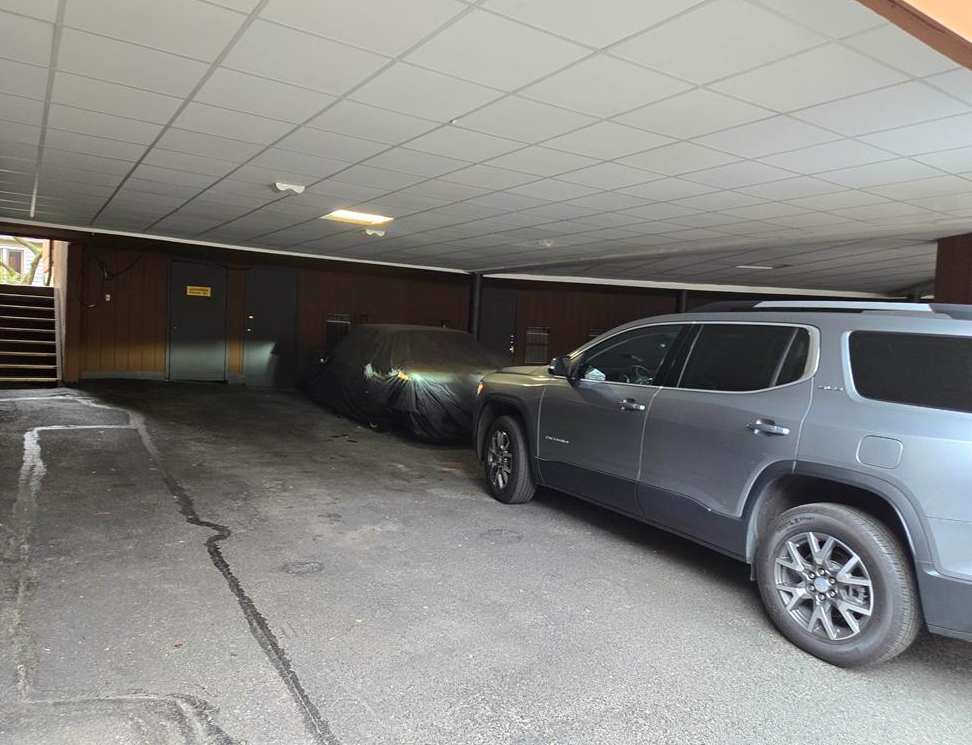 Secaucus, New Jersey, 07094, United States, 4 Bedrooms Bedrooms, ,3 BathroomsBathrooms,Residential,For Sale,1996656