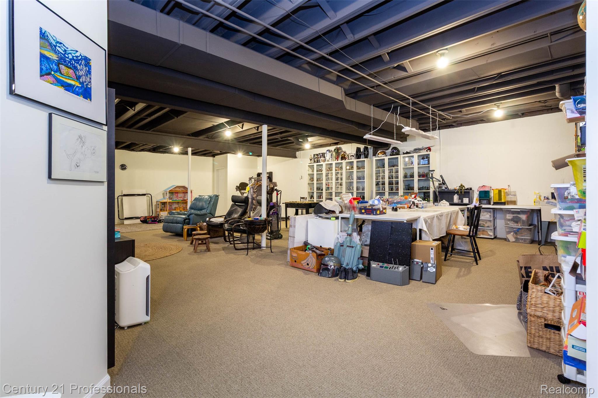 Troy, Michigan, 48098, United States, 2 Bedrooms Bedrooms, ,3 BathroomsBathrooms,Residential,For Sale,1979422