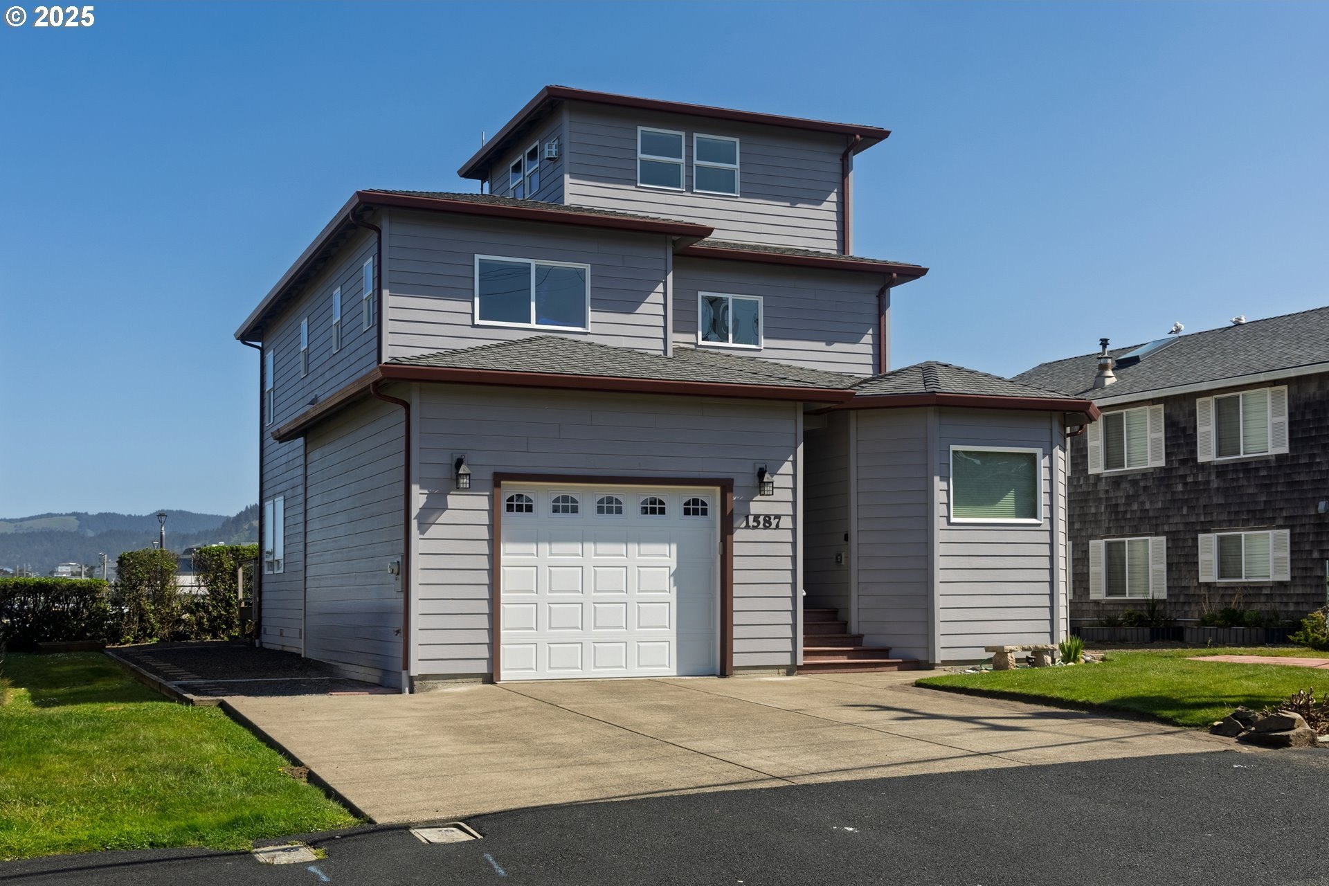 Lincoln City, Oregon, 97367, United States, 4 Bedrooms Bedrooms, ,3 BathroomsBathrooms,Residential,For Sale,1793948