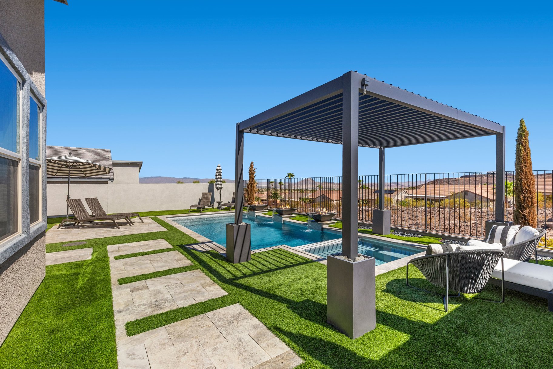  Mountainside Henderson Retreat with Strip Views & Resort-Style Backyard - 物件實景