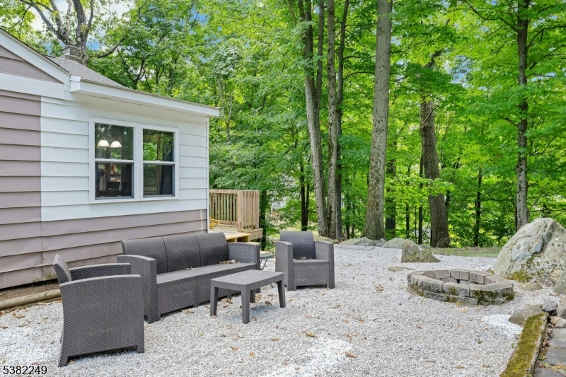 Rockaway Twp., New Jersey, 07866, United States, 3 Bedrooms Bedrooms, ,1 BathroomBathrooms,Residential,For Sale,1940622