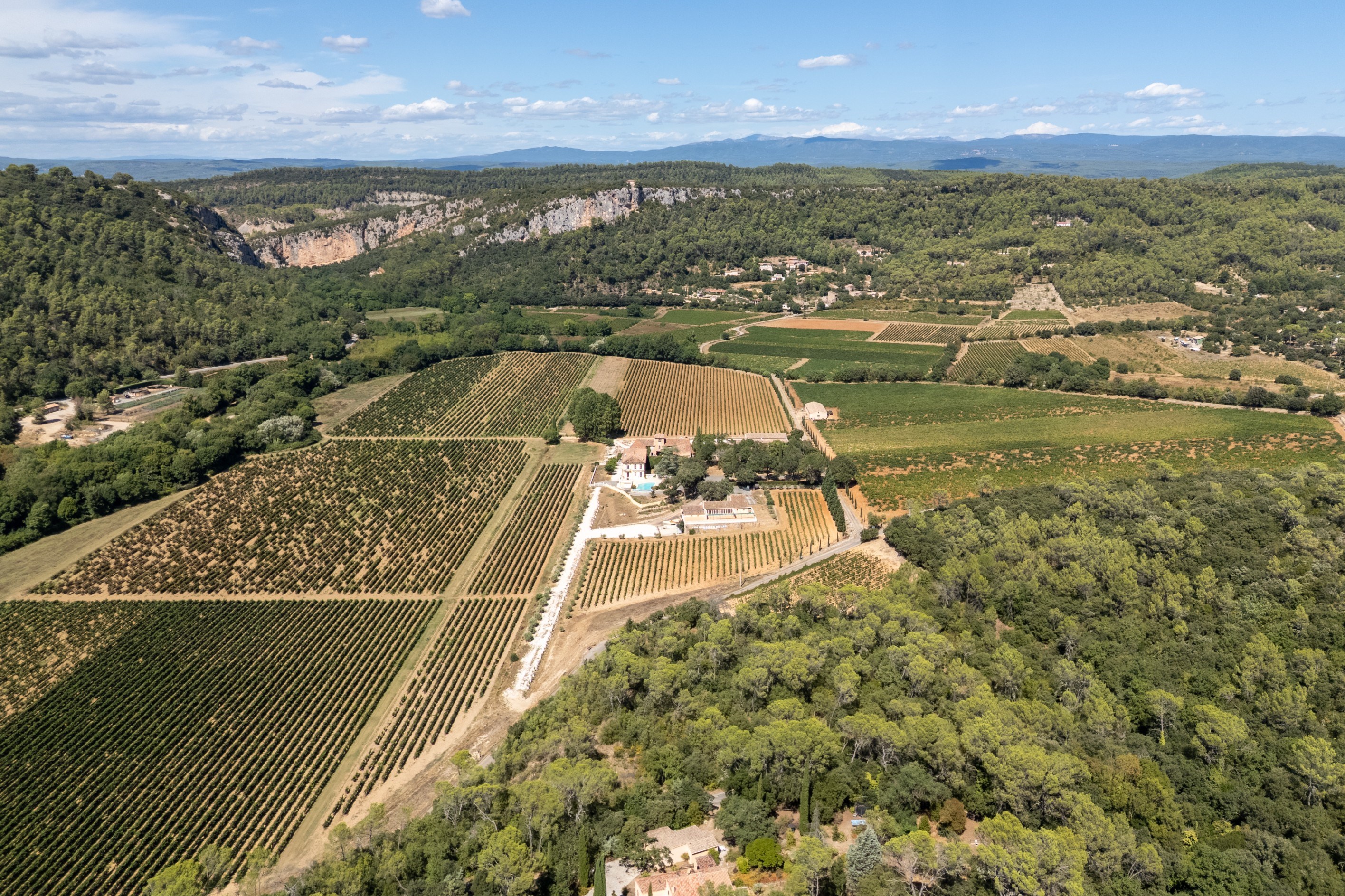  Rare Opportunity: 70-Hectare Wine Estate in Provence - 物件實景