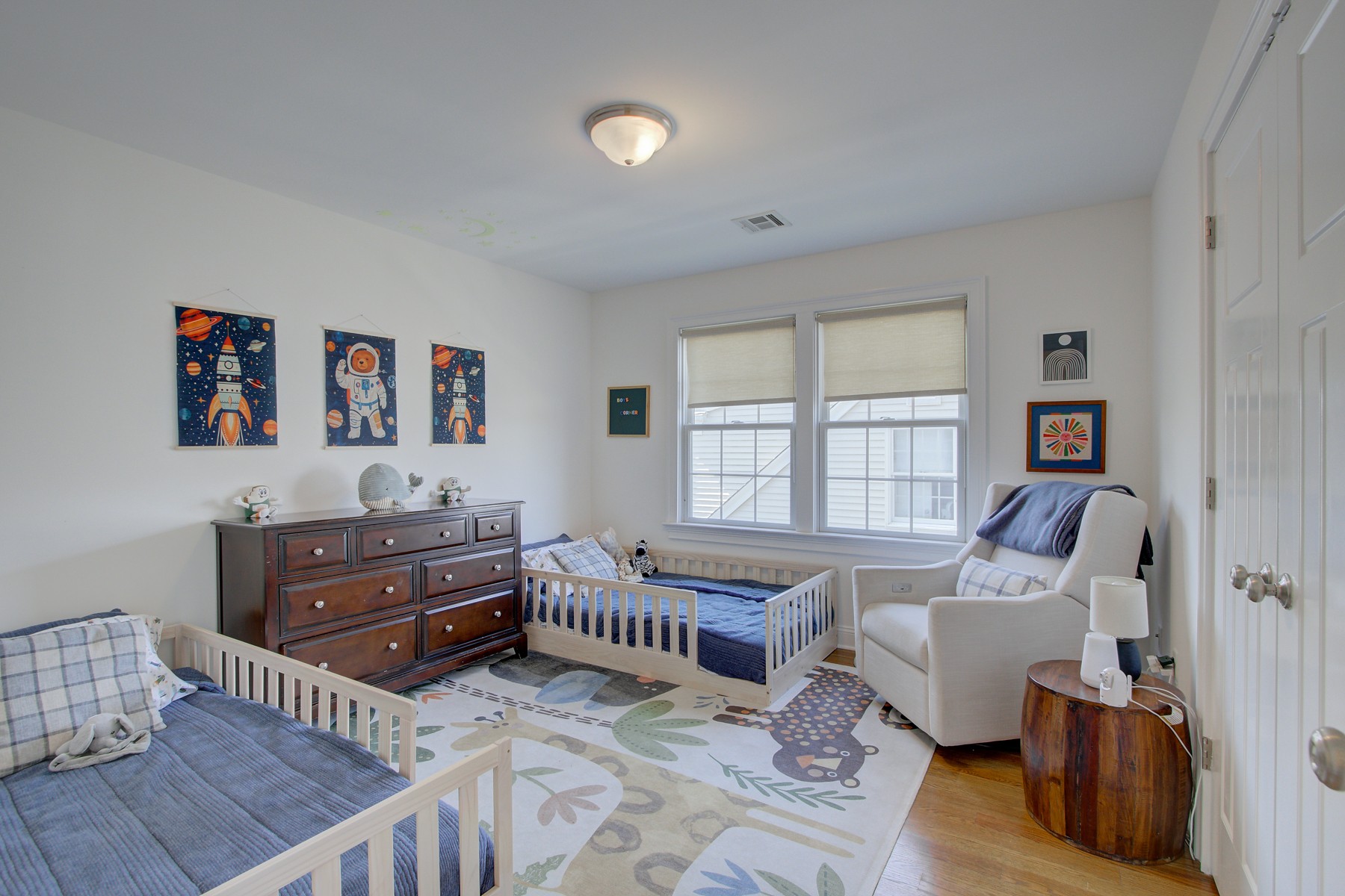  Beautifully designed home offers the perfect blend of comfort, style, - 物件實景