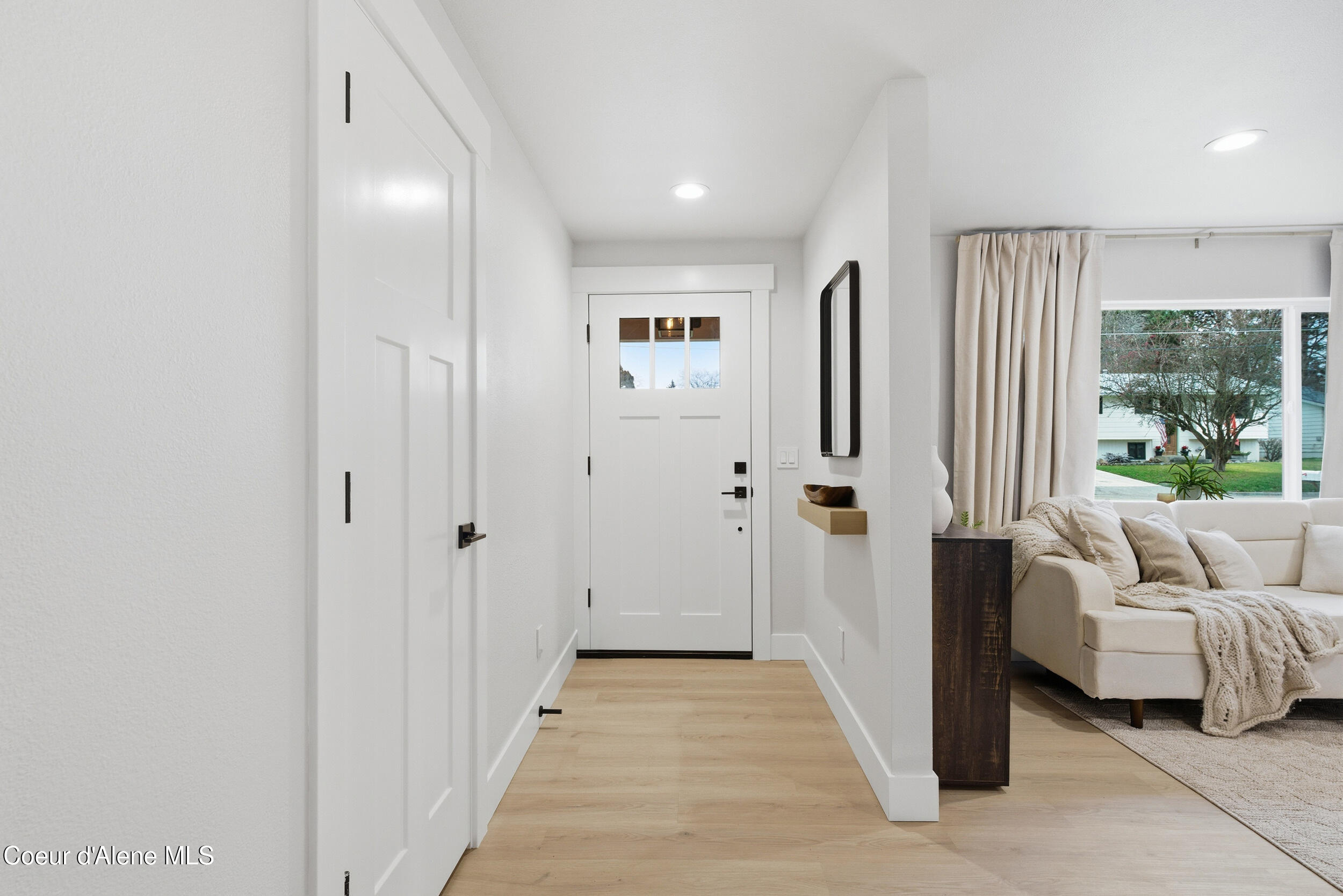 Coeur d'Alene, Idaho, 83814, United States, 2 Bedrooms Bedrooms, ,1 BathroomBathrooms,Residential,For Sale,2010997