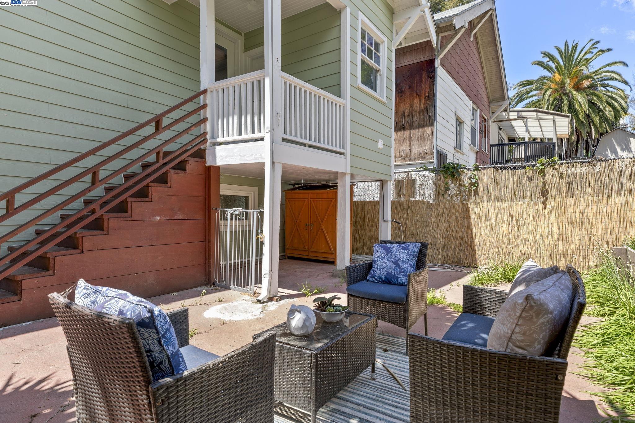 Oakland, California, 94606, United States, 3 Bedrooms Bedrooms, ,2 BathroomsBathrooms,Residential,For Sale,1839089