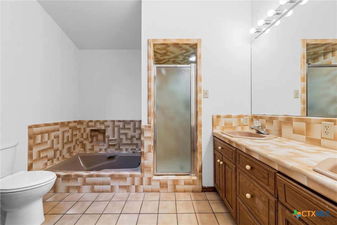 Holland, Texas, 76534, United States, 3 Bedrooms Bedrooms, ,2 BathroomsBathrooms,Residential,For Sale,1933257