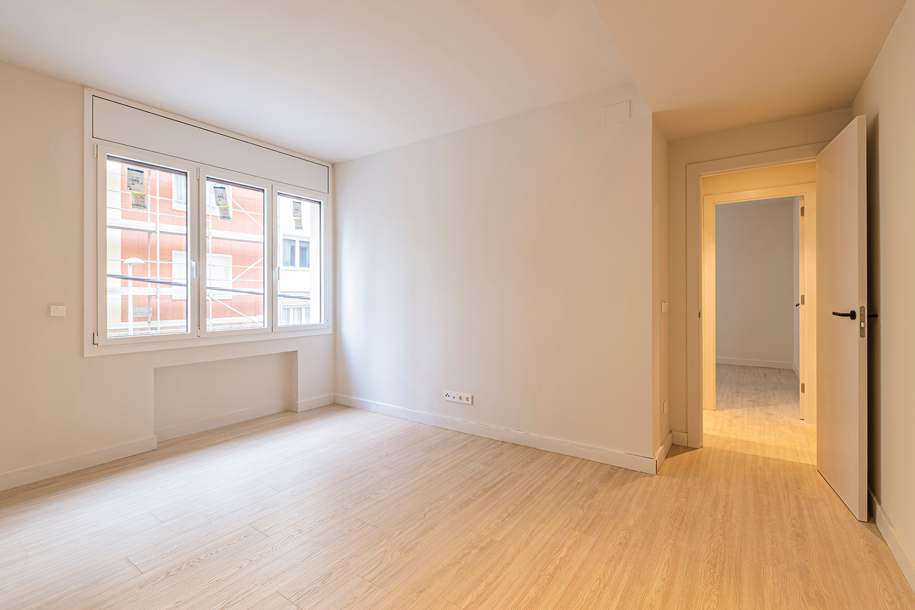  Fantastic renovated flat with large garden at the living room level - 物件實景