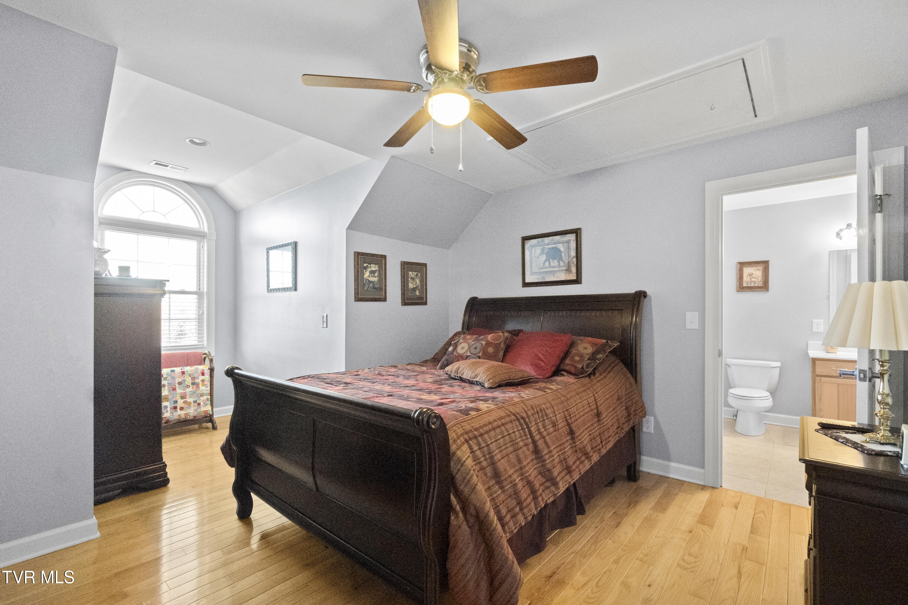 Greeneville, Tennessee, 37745, United States, 5 Bedrooms Bedrooms, ,5 BathroomsBathrooms,Residential,For Sale,2012581