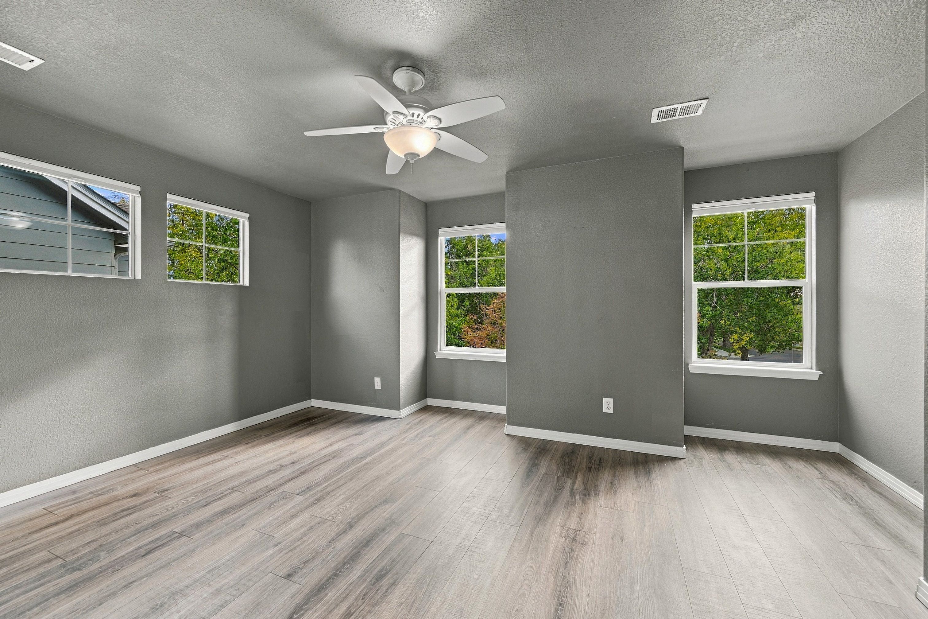  Beautifully updated and ideally located in desirable McKay Landing - 物件實景
