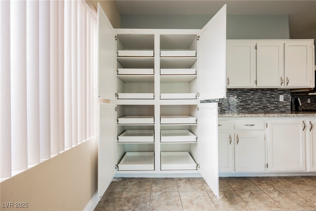 Henderson, Nevada, 89015, United States, 5 Bedrooms Bedrooms, ,2 BathroomsBathrooms,Residential,For Sale,1976773