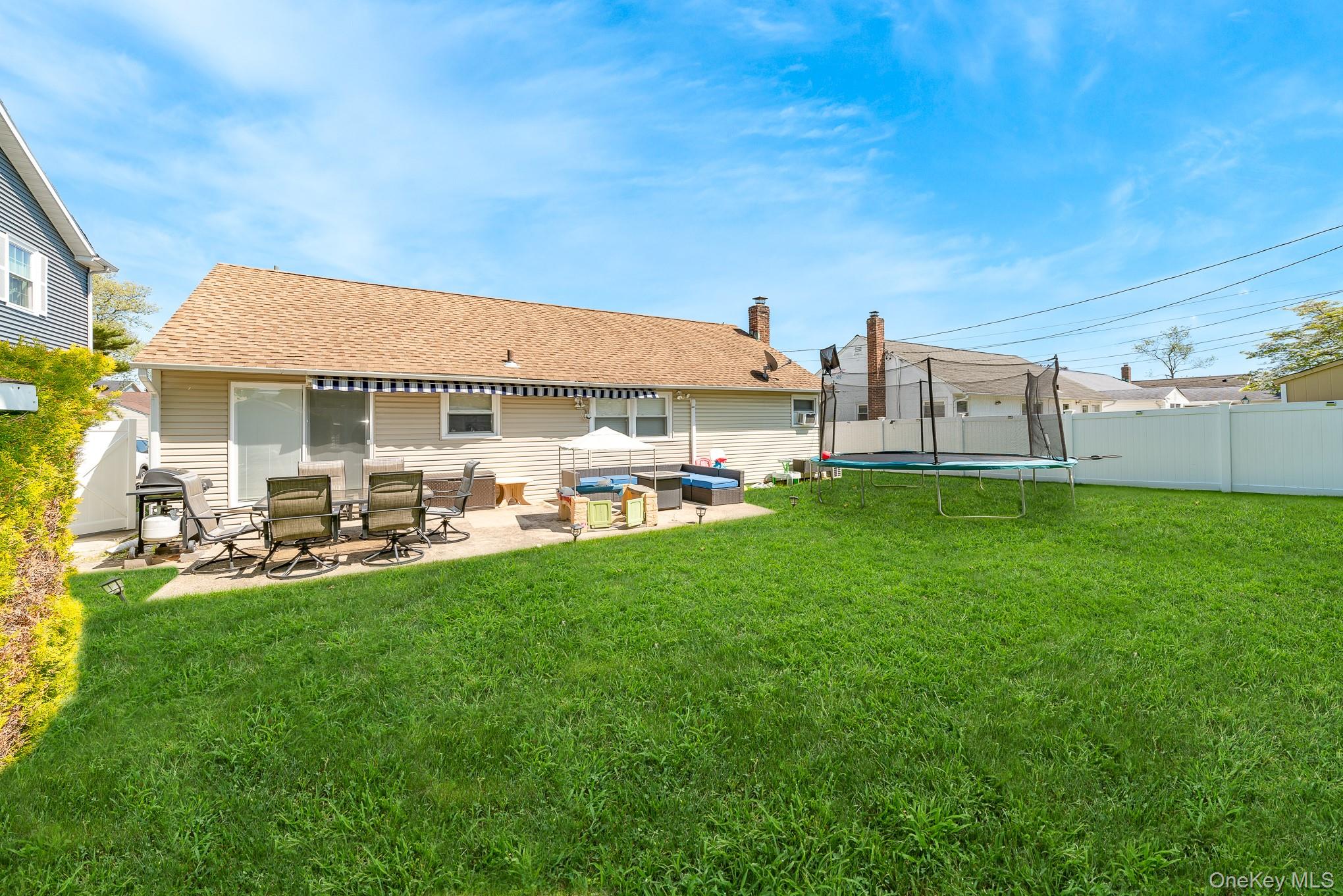 Bethpage, New York, 11714, United States, 3 Bedrooms Bedrooms, ,2 BathroomsBathrooms,Residential,For Sale,2048491