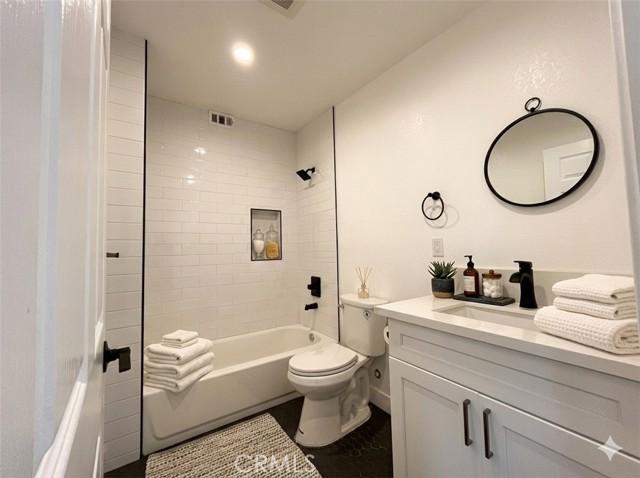 LA, California, 90008, United States, 5 Bedrooms Bedrooms, ,4 BathroomsBathrooms,Residential,For Sale,2023557