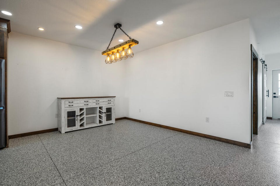 Klamath Falls, Oregon, 97603, United States, 3 Bedrooms Bedrooms, ,3 BathroomsBathrooms,Residential,For Sale,1878382