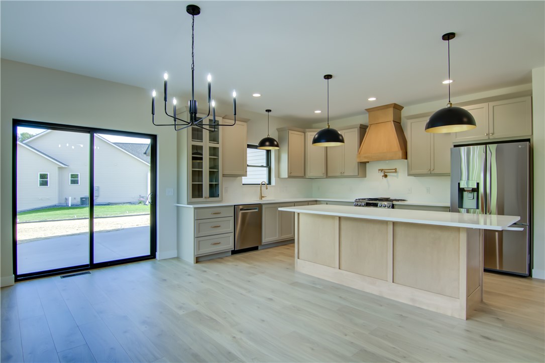 Eau Claire, Wisconsin, 54701, United States, 3 Bedrooms Bedrooms, ,2 BathroomsBathrooms,Residential,For Sale,1984514