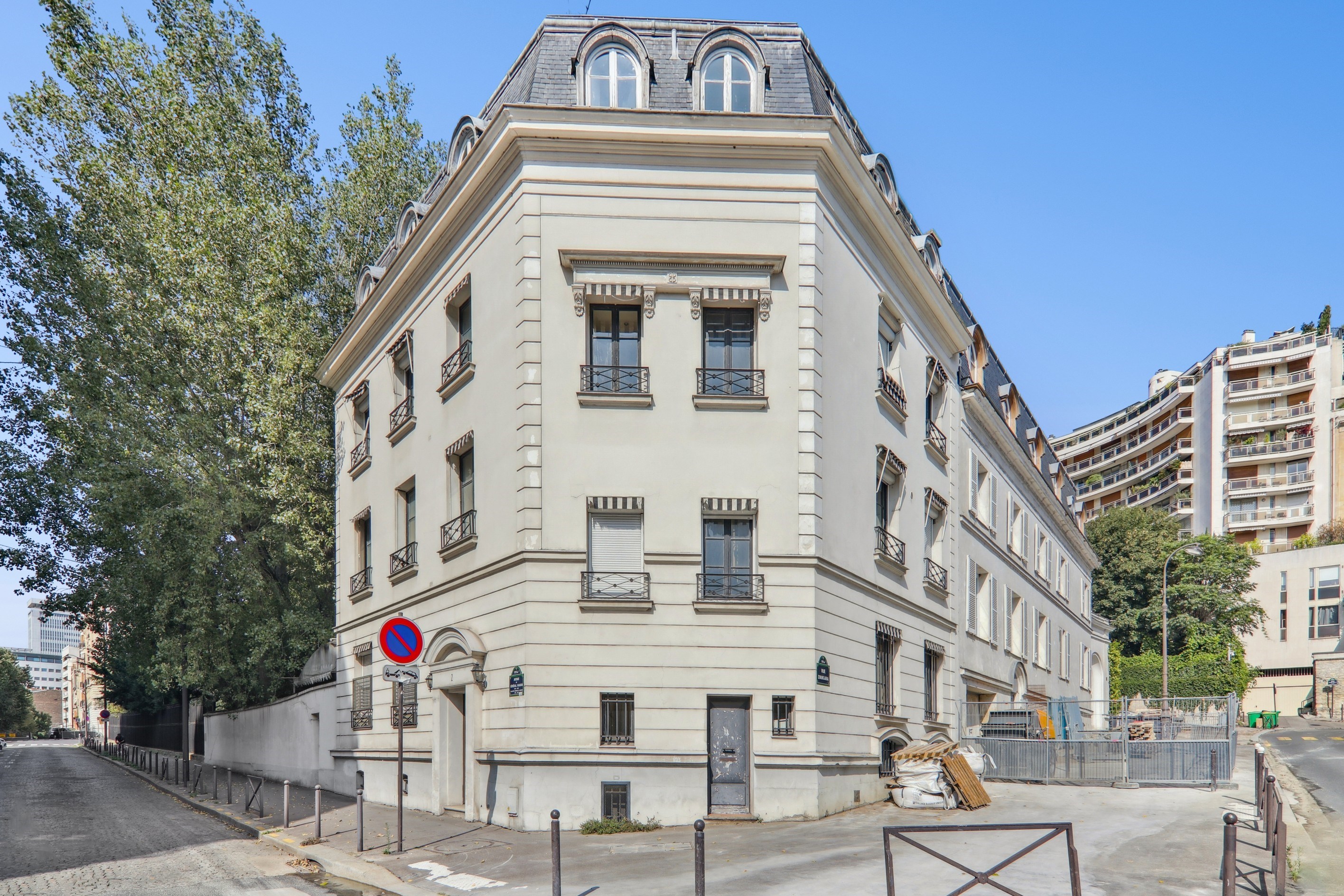  Rare townhouse to be fully renovated, with private garden view on the Eiffel To… - 物件實景