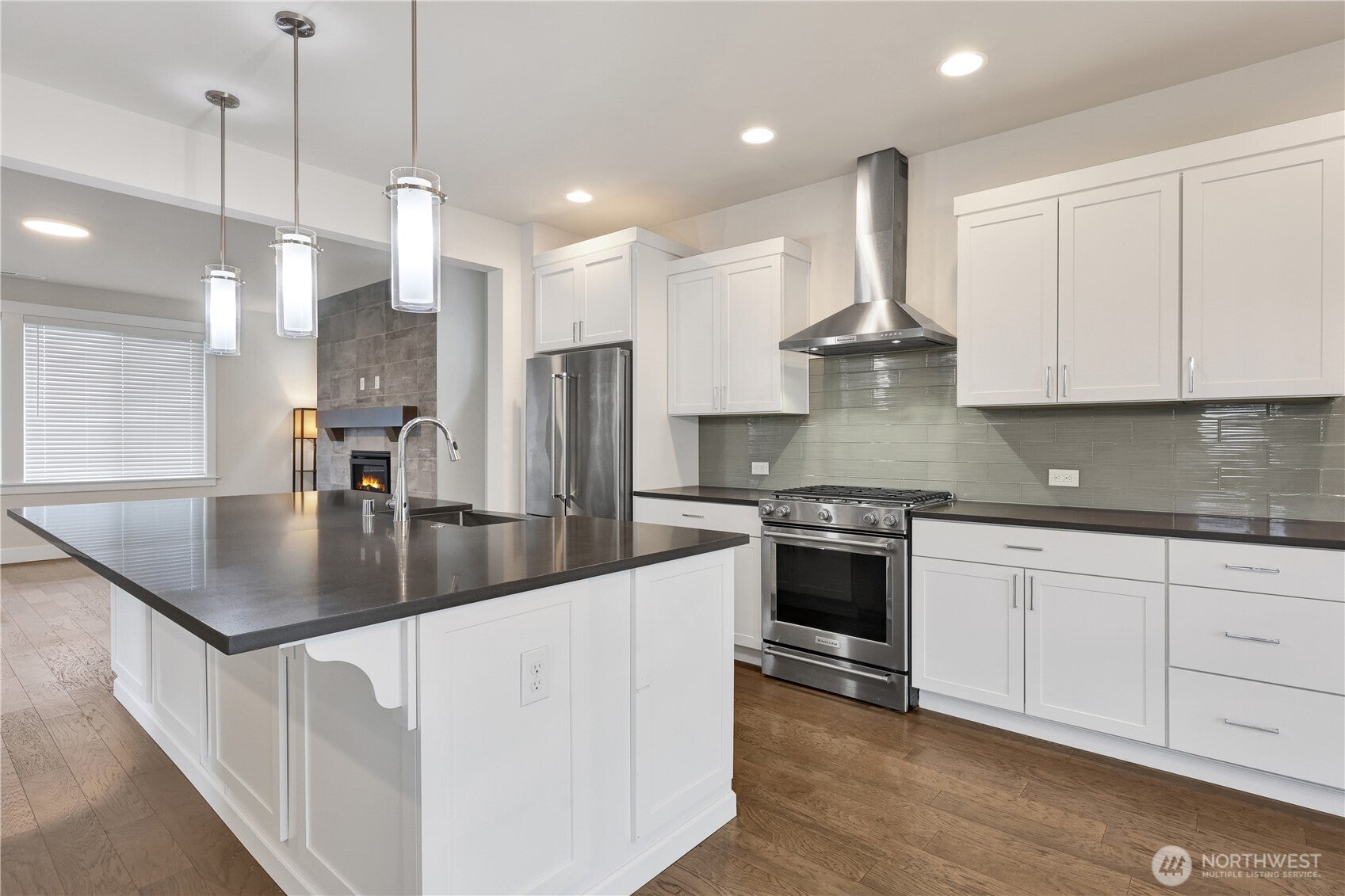 Lynnwood, Washington, 98087, United States, 4 Bedrooms Bedrooms, ,2 BathroomsBathrooms,Residential,For Sale,1990492