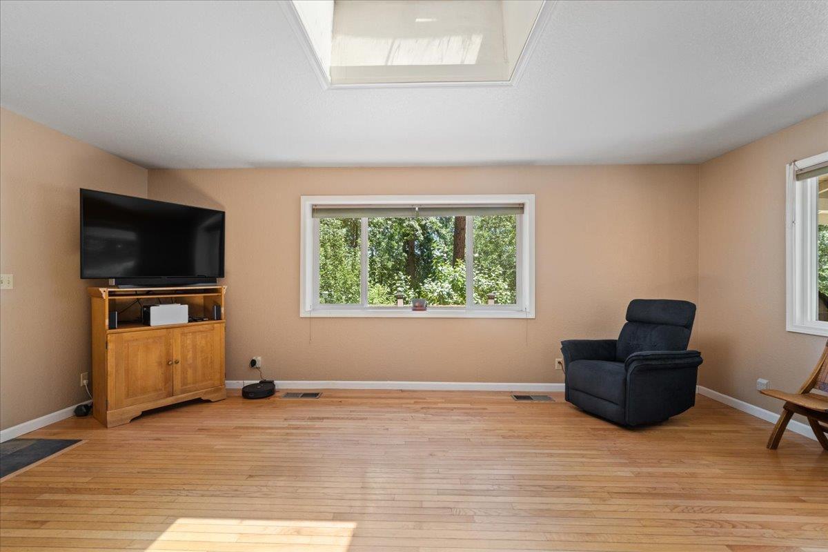 Grass Valley, California, 95949, United States, 3 Bedrooms Bedrooms, ,3 BathroomsBathrooms,Residential,For Sale,1928766