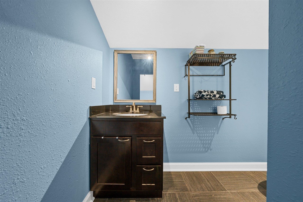 Bowling Green, Kentucky, 42103, United States, 4 Bedrooms Bedrooms, ,5 BathroomsBathrooms,Residential,For Sale,1991633