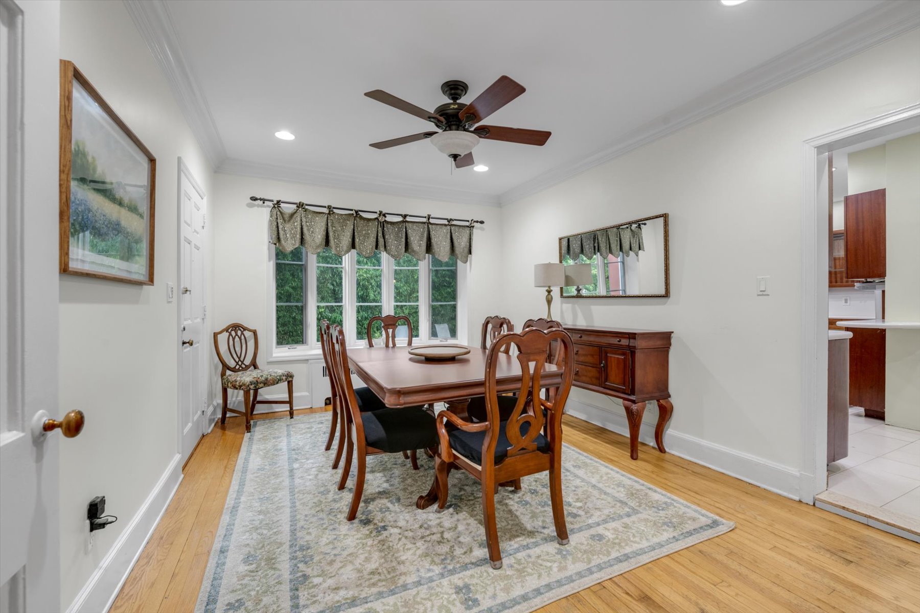  “DETACHED BRICK AND STONE HOME IN FOREST HILLS GARDENS? - 物件實景