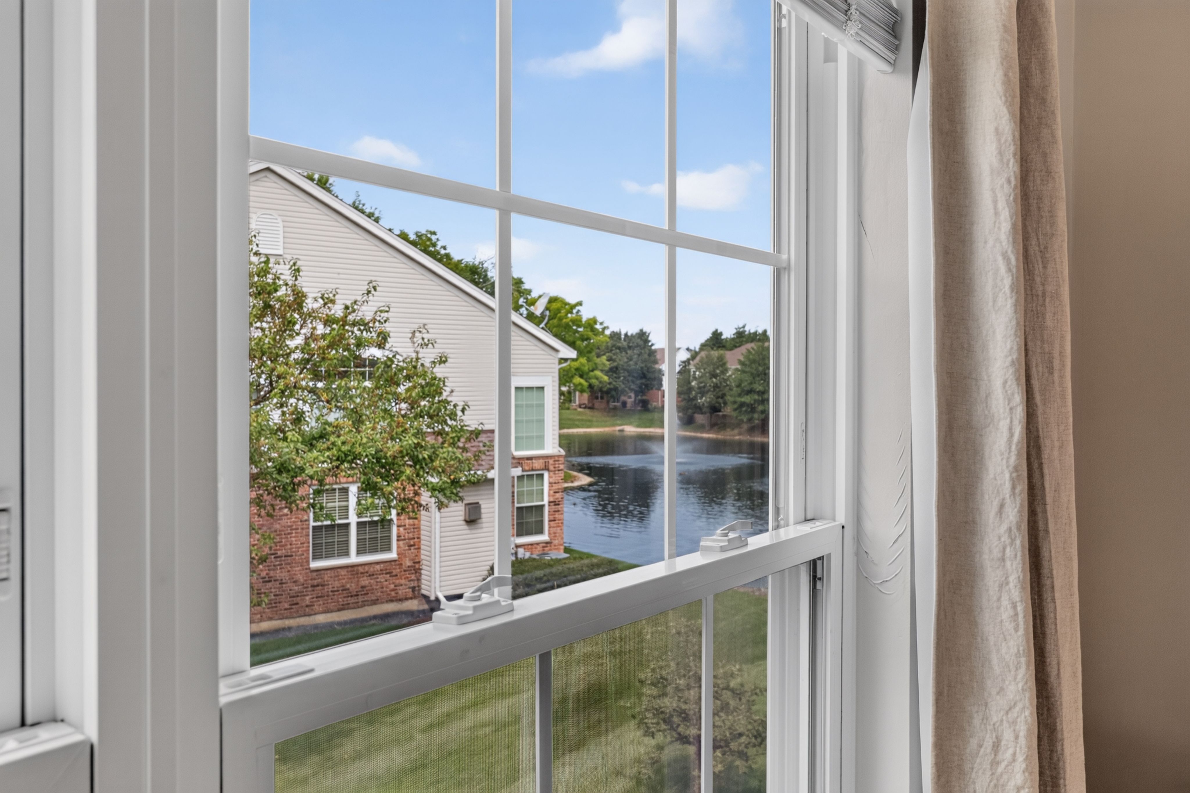  Beautiful Private End-unit Townhome Overlooking a Peaceful Pond - 物件實景