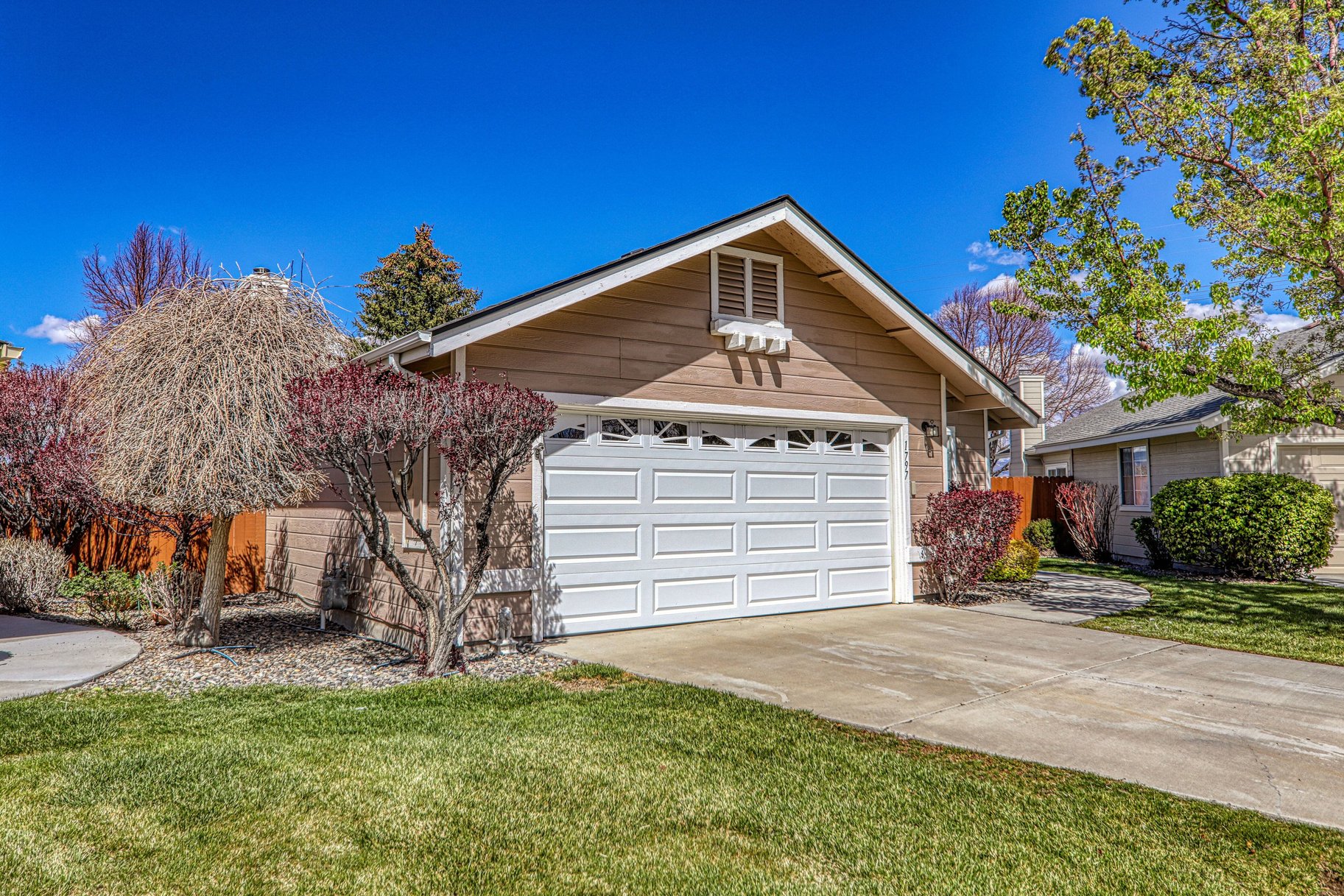  3 Bedrooms, 2 bath, 2 car garage, single level home in Minden NV - 物件實景