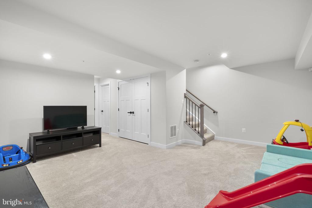 Frederick, Maryland, 21702, United States, 4 Bedrooms Bedrooms, ,4 BathroomsBathrooms,Residential,For Sale,2048638