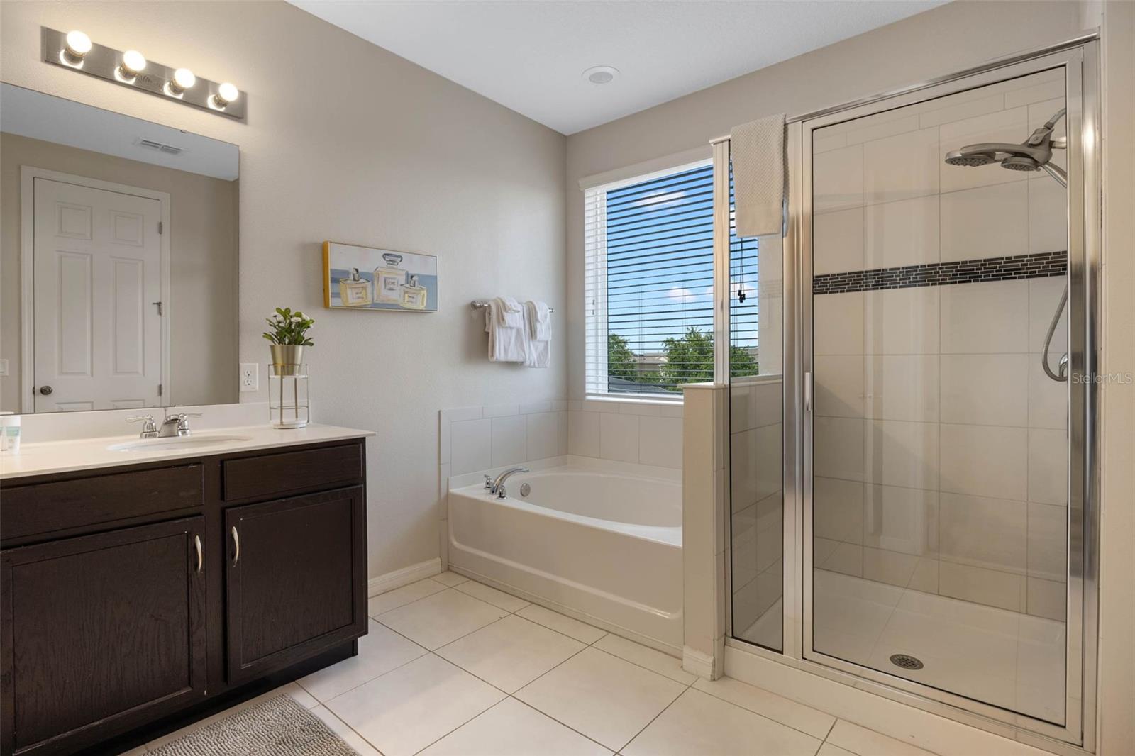 KISSIMMEE, Florida, 34747, United States, 7 Bedrooms Bedrooms, ,6 BathroomsBathrooms,Residential,For Sale,1938279