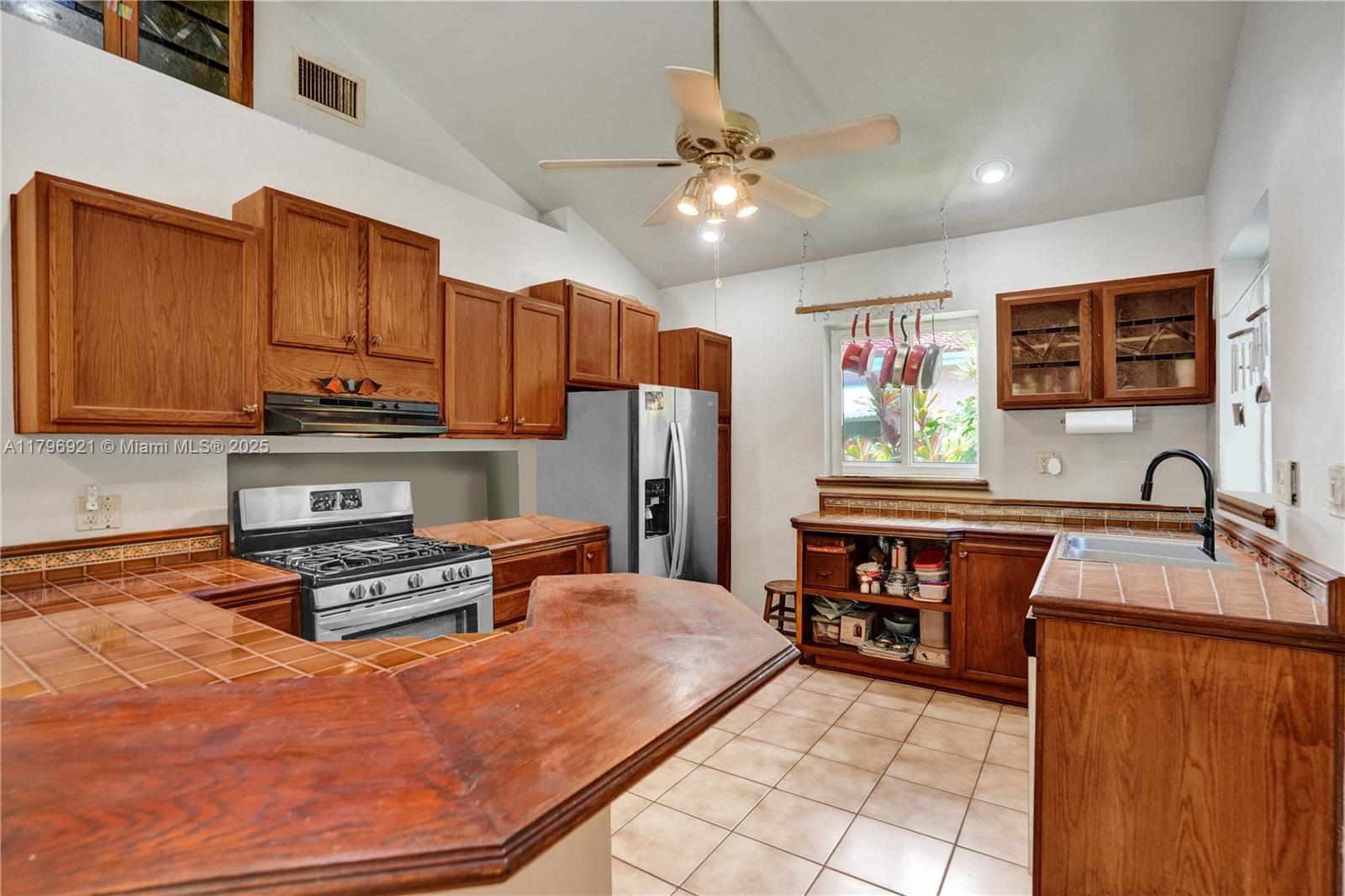 Hollywood, Florida, 33020, United States, 3 Bedrooms Bedrooms, ,3 BathroomsBathrooms,Residential,For Sale,1805248
