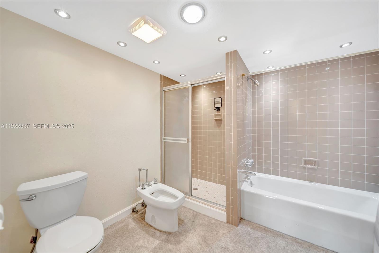 Hallandale Beach, Florida, 33009, United States, 2 Bedrooms Bedrooms, ,2 BathroomsBathrooms,Residential,For Sale,2001763