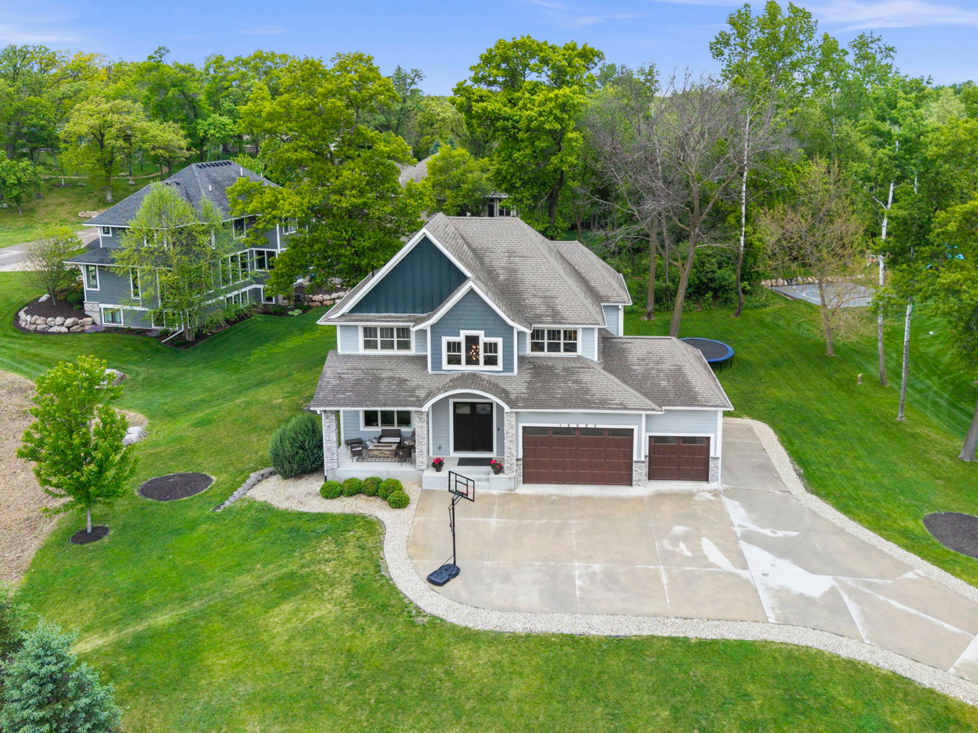  Elegant Custom Living in Coveted Lakeville Setting - 物件實景