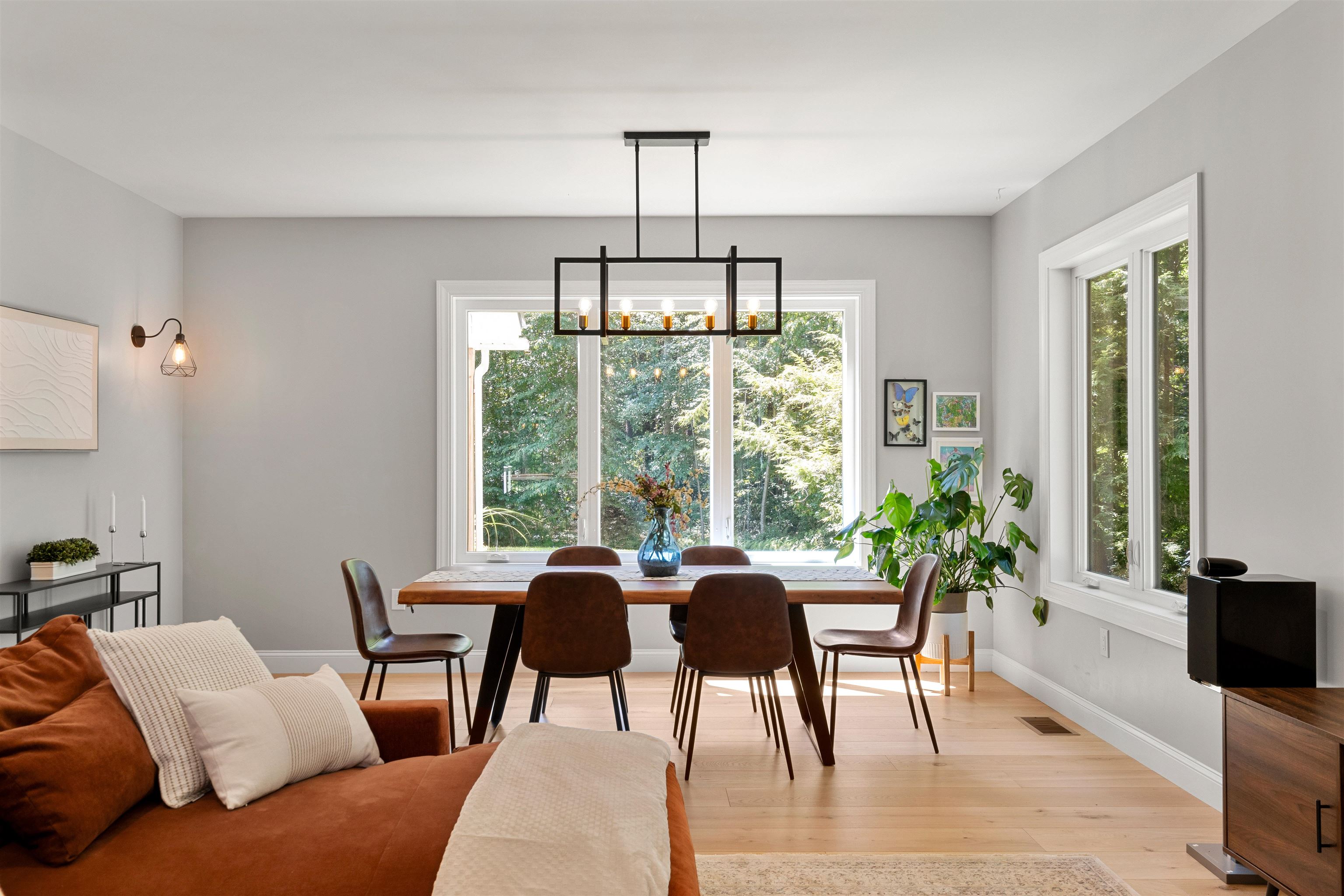 Hollis, New Hampshire, 03049, United States, 3 Bedrooms Bedrooms, ,3 BathroomsBathrooms,Residential,For Sale,1907073