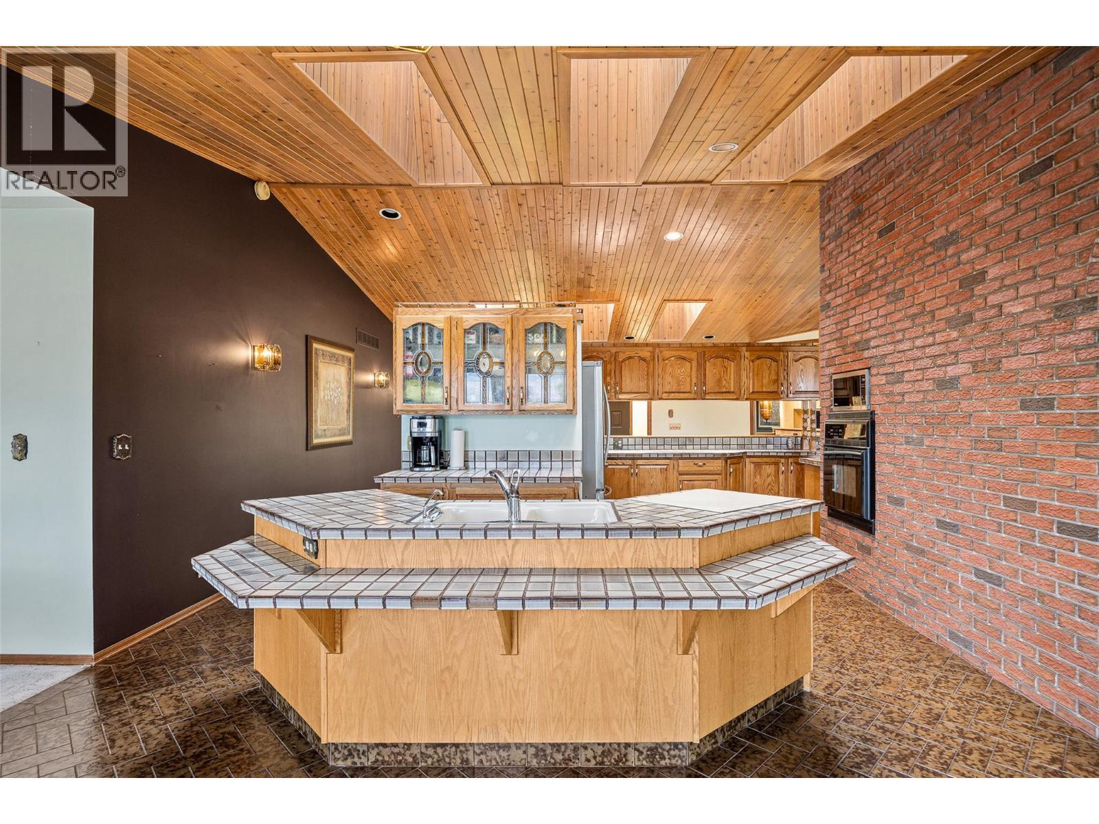 KELOWNA, British Columbia, V1V 1J5, CA, 2 Bedrooms Bedrooms, ,2 BathroomsBathrooms,Residential,For Sale,1948319