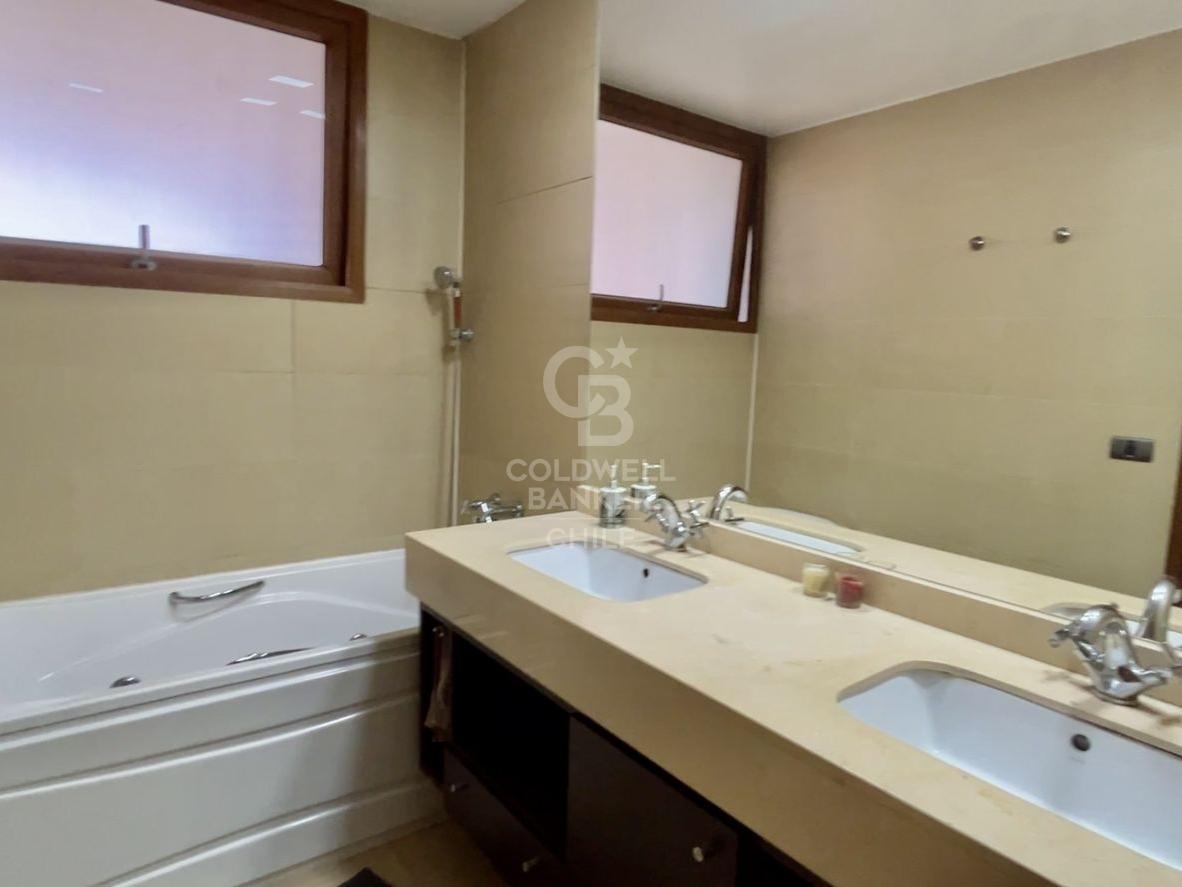 Las Condes, Chile, 3 Bedrooms Bedrooms, ,3 BathroomsBathrooms,Residential,For Sale,1786427