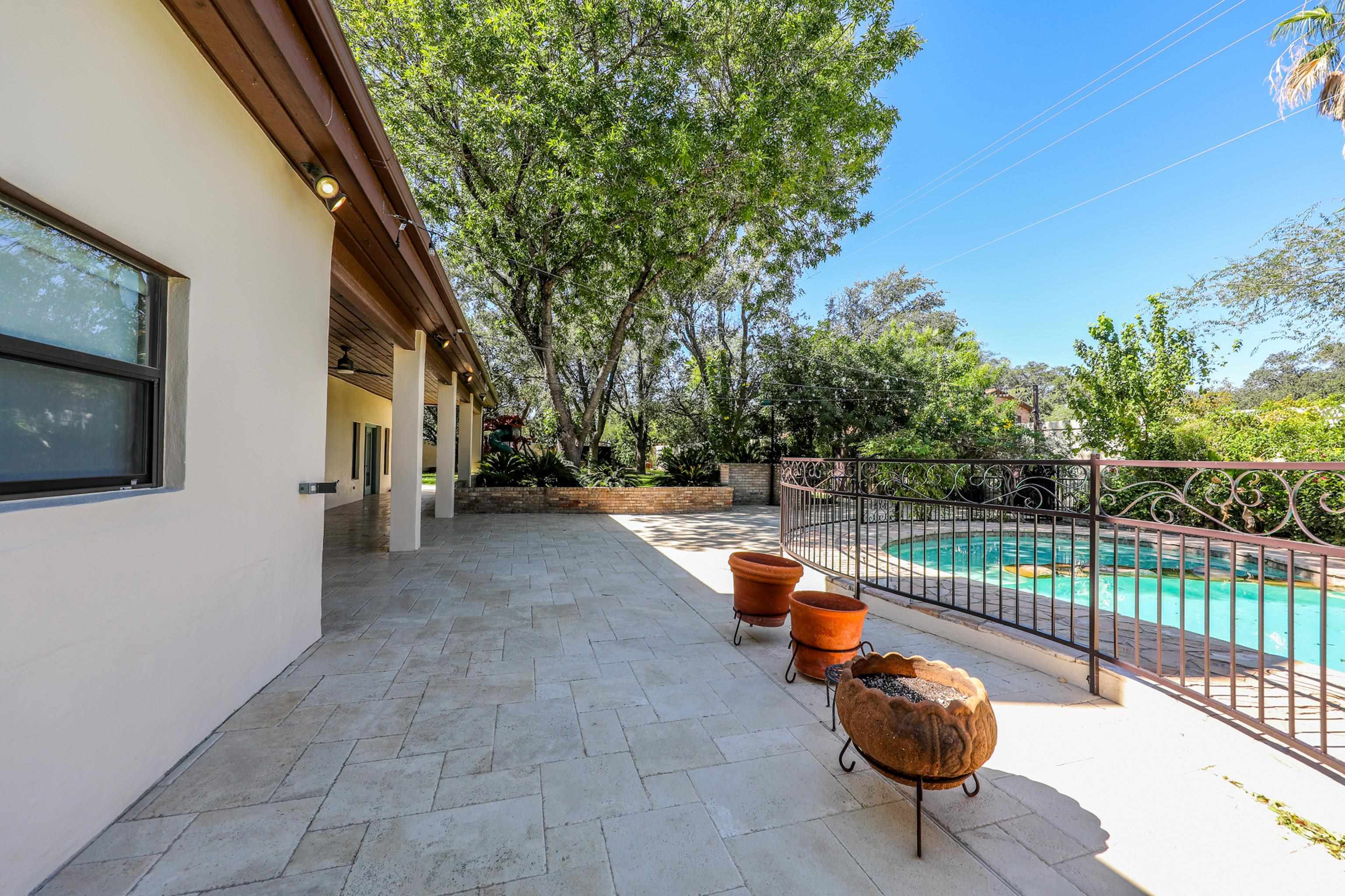 Laredo, Texas, 78041, United States, 4 Bedrooms Bedrooms, ,5 BathroomsBathrooms,Residential,For Sale,1989337