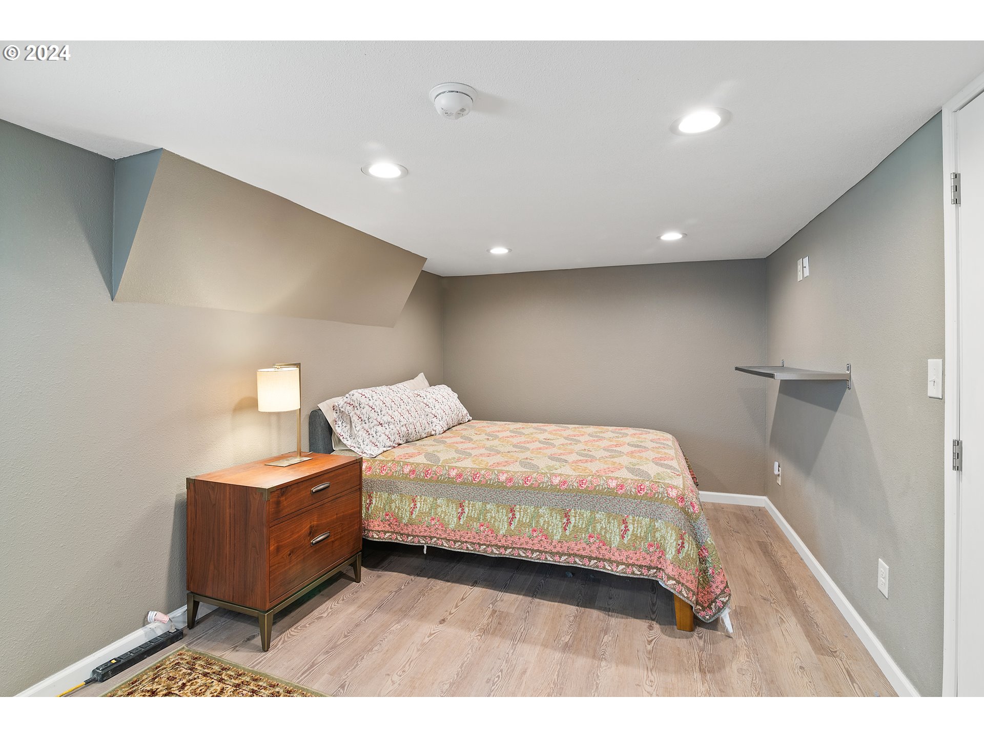 Portland, Oregon, 97211, United States, 5 Bedrooms Bedrooms, ,2 BathroomsBathrooms,Residential,For Sale,1976377