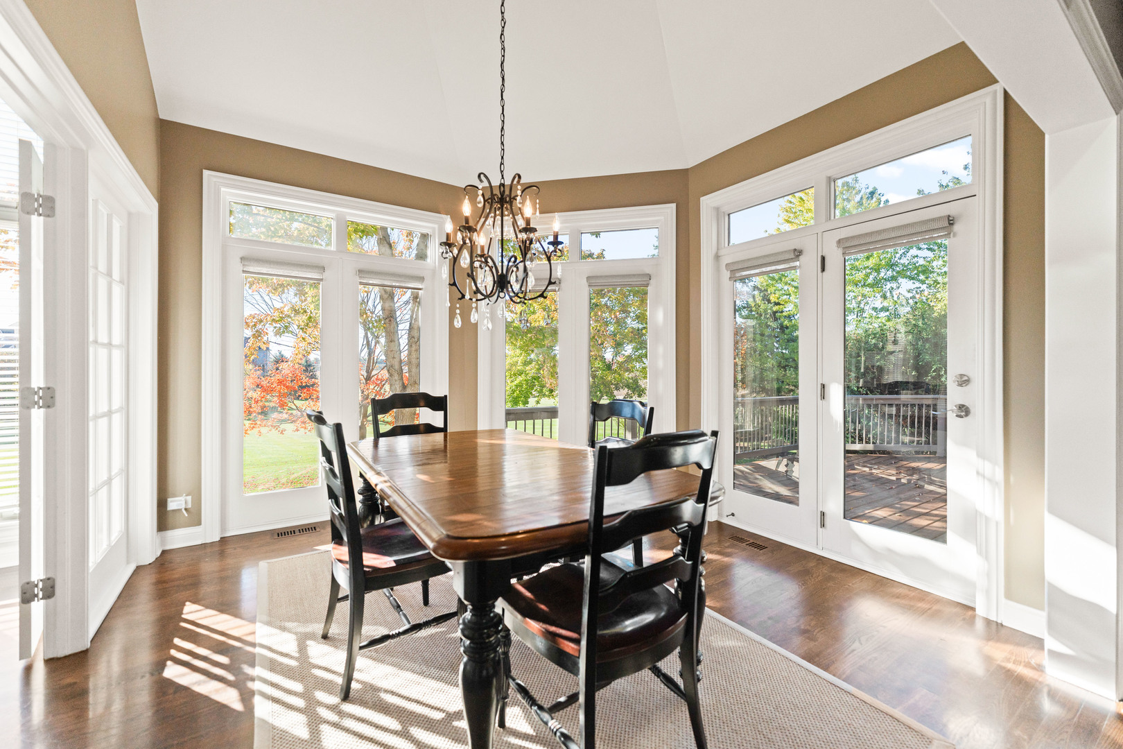 St. Charles, Illinois, 60175, United States, 5 Bedrooms Bedrooms, ,5 BathroomsBathrooms,Residential,For Sale,1989191