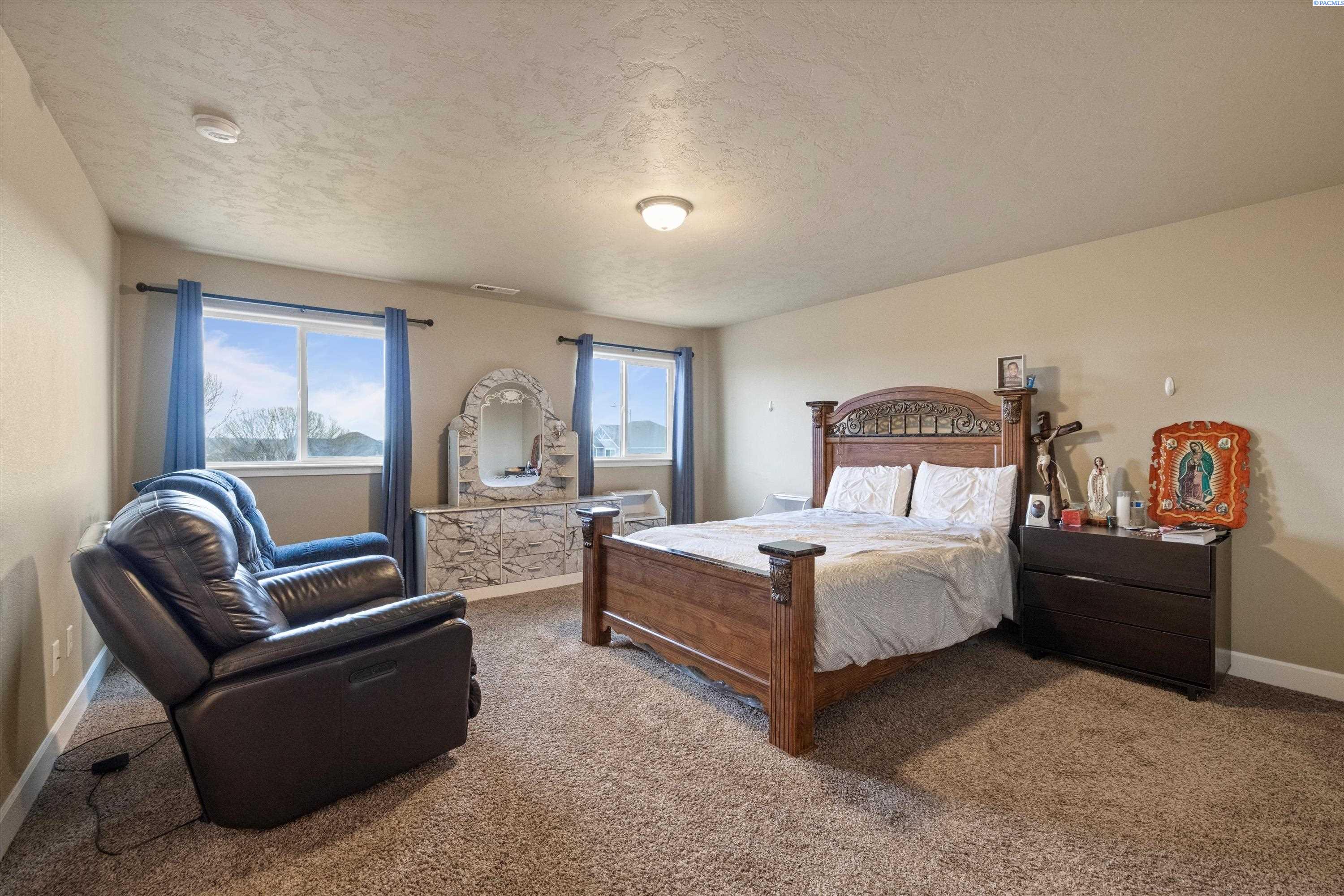 Pasco, Washington, 99301, United States, 6 Bedrooms Bedrooms, ,3 BathroomsBathrooms,Residential,For Sale,1705184