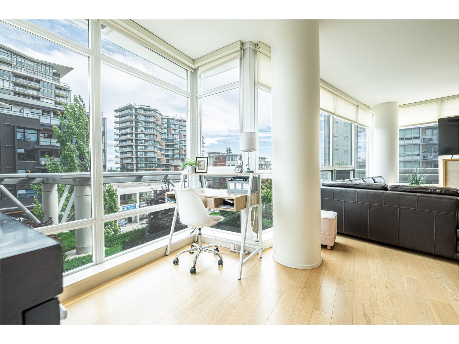 WHITE ROCK, British Columbia, V4B 0A2, CA, 2 Bedrooms Bedrooms, ,2 BathroomsBathrooms,Residential,For Sale,1947534