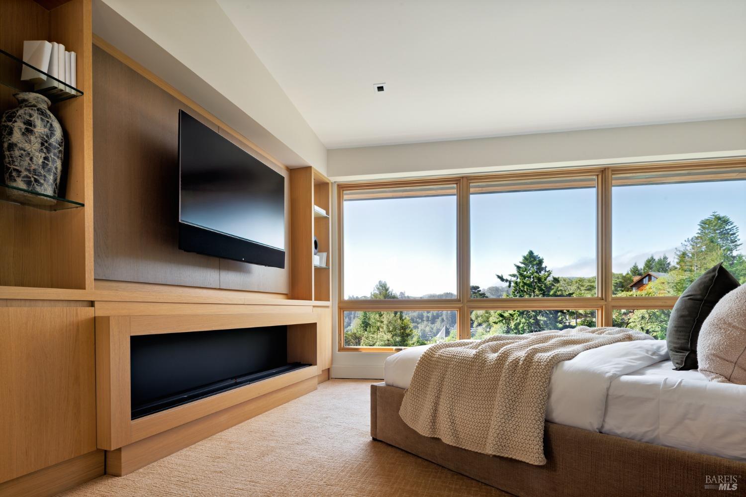 Mill Valley, California, 94941, United States, 5 Bedrooms Bedrooms, ,6 BathroomsBathrooms,Residential,For Sale,1913186