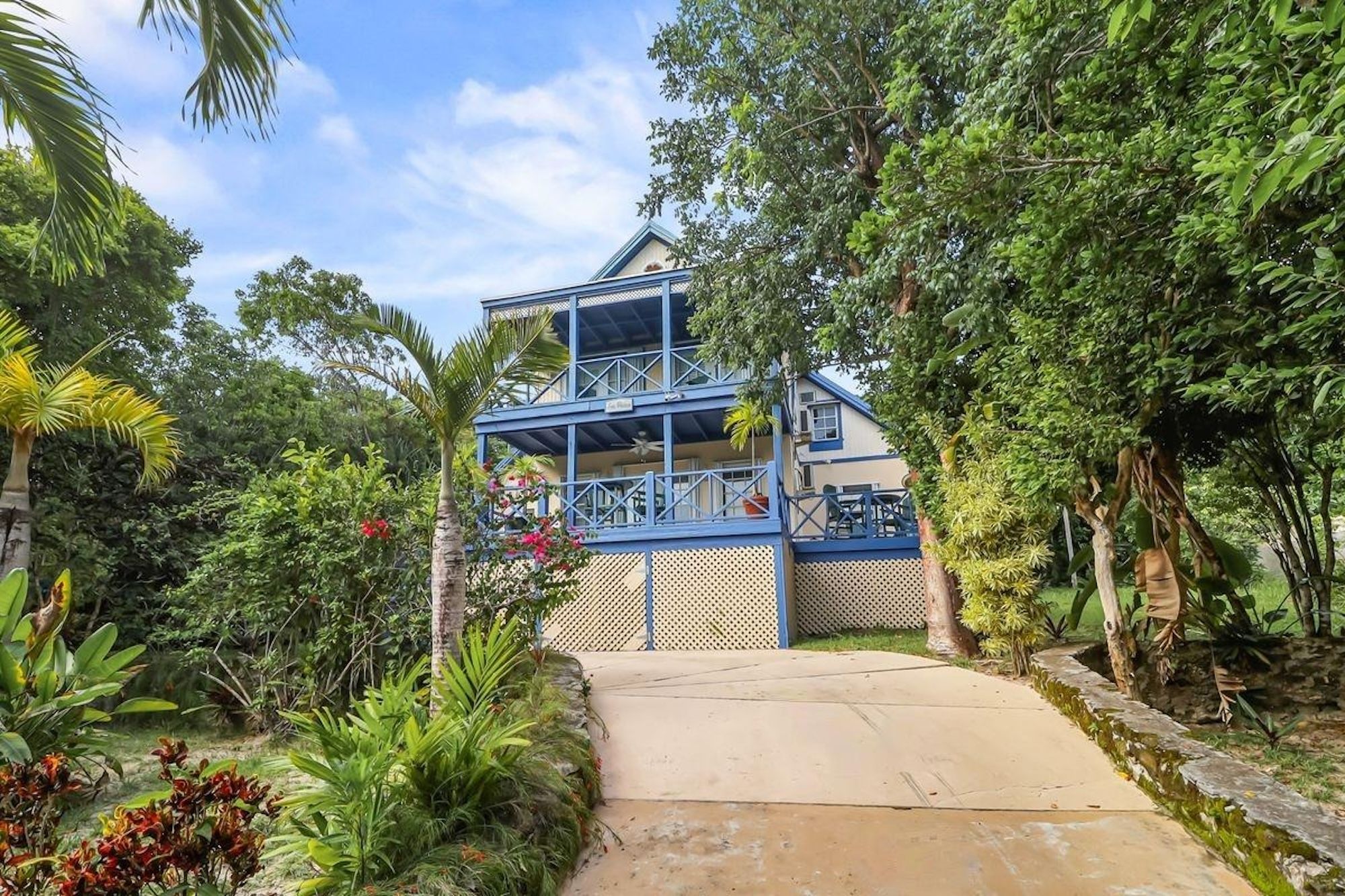  Elevated Harbour View Home in Triana Shores - 物件實景