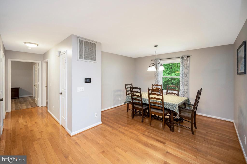 Fredericksburg, Virginia, 22406, United States, 3 Bedrooms Bedrooms, ,2 BathroomsBathrooms,Residential,For Sale,2049336