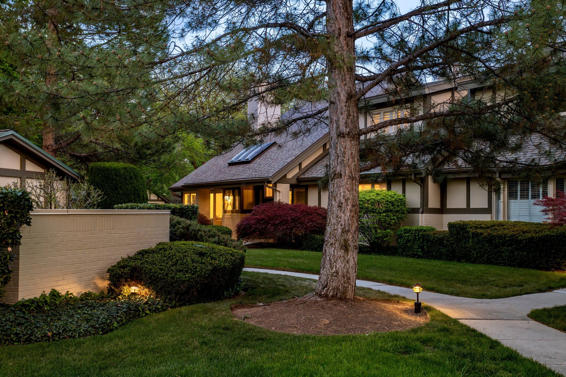  A Large Home in a Sought-After Private Community in East Millcreek - 物件實景