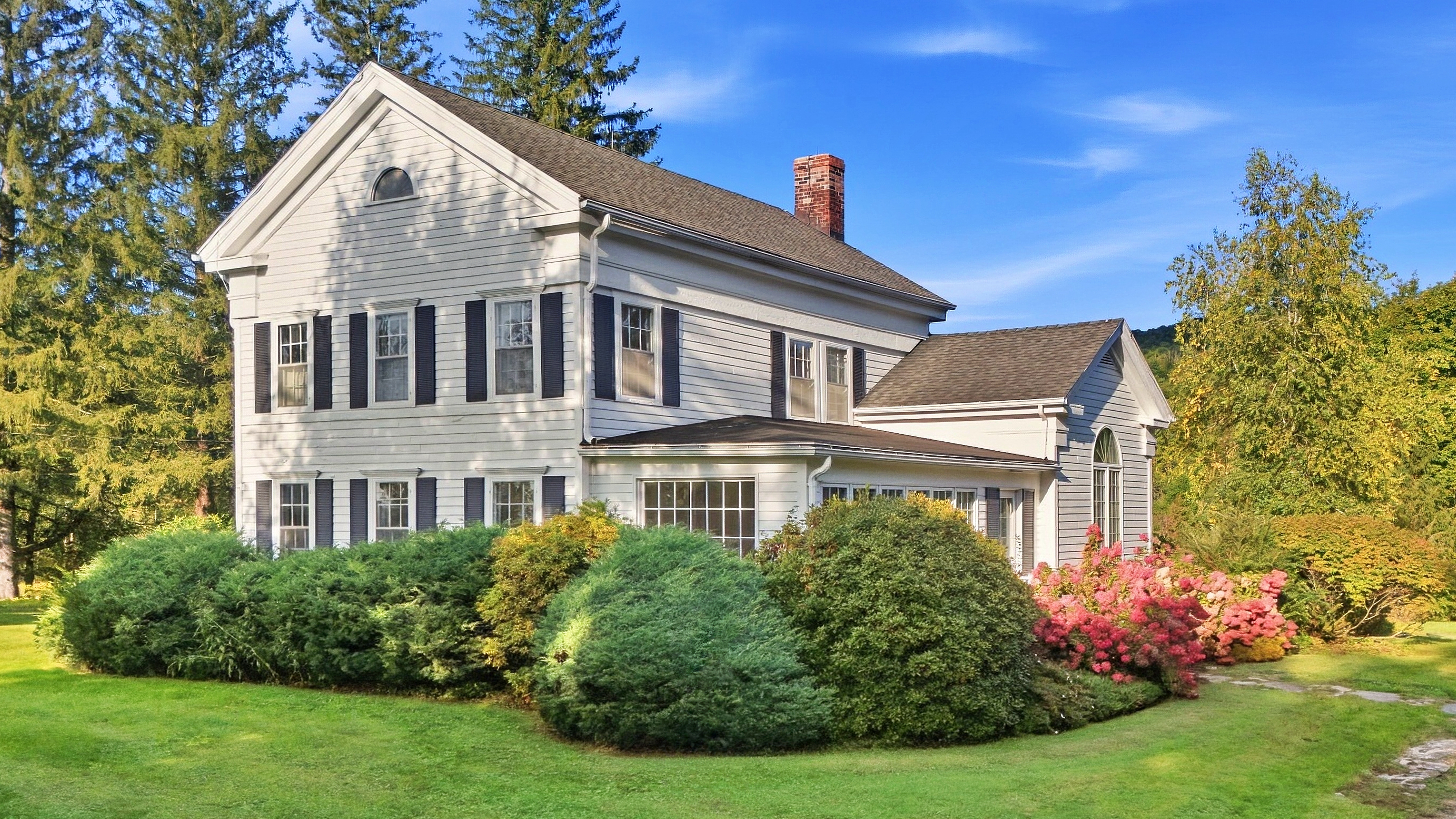  Richmond Estate Near Tanglewood: 5+ Acres, Pond Access, & Bonus Suite - 物件實景