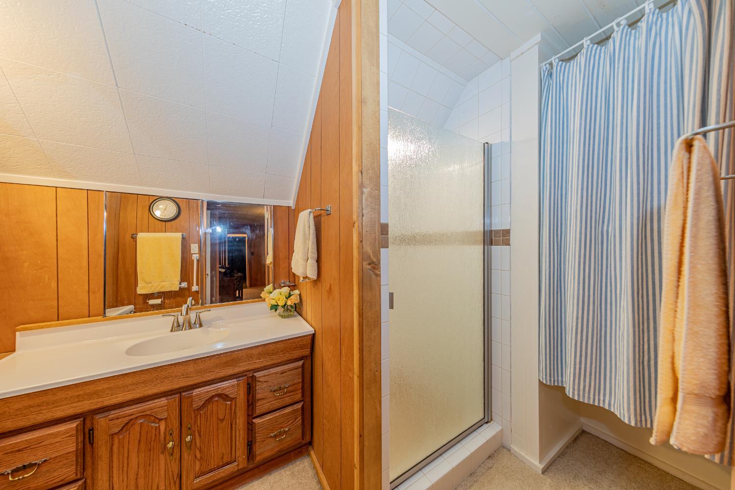 Fish Camp, California, 93623, United States, 5 Bedrooms Bedrooms, ,2 BathroomsBathrooms,Residential,For Sale,1869903